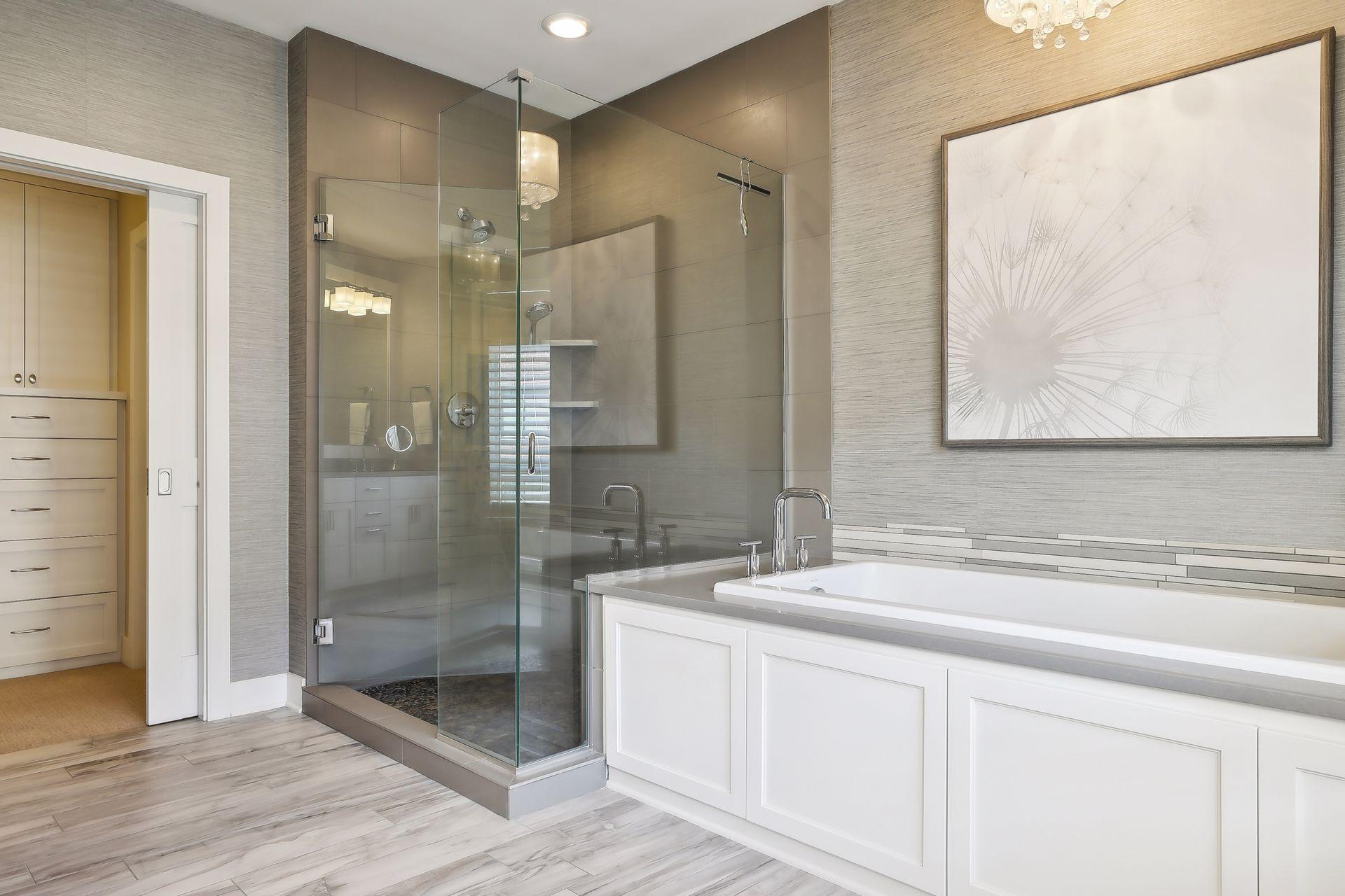 875 Lake Street N Unit: 220