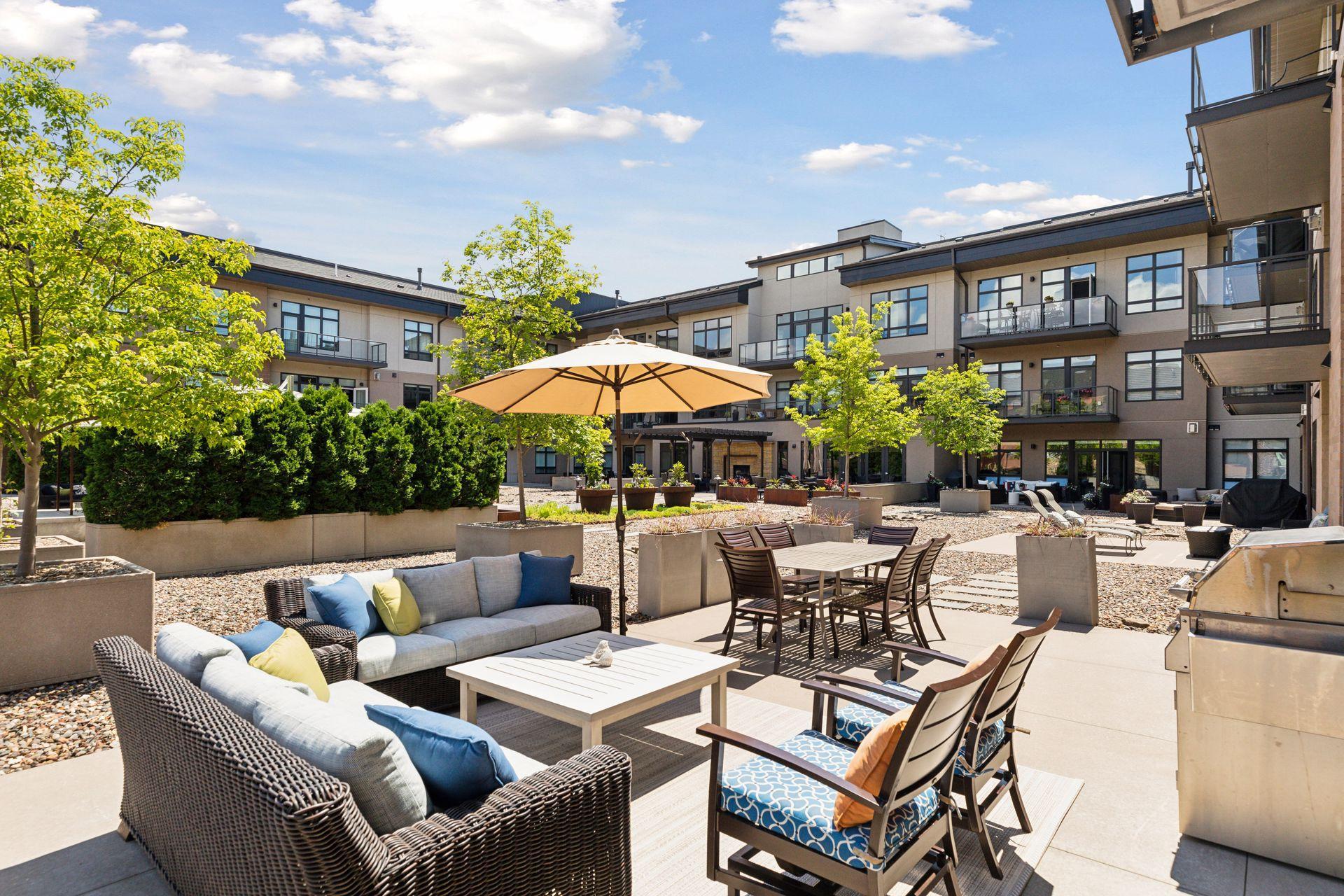 875 Lake Street N Unit: 220