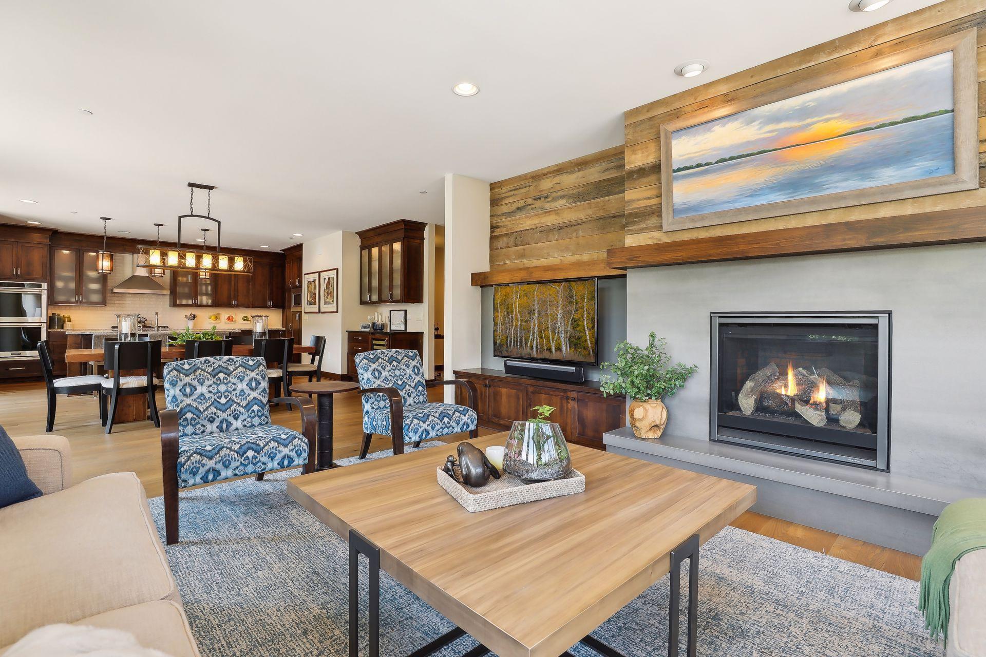 875 Lake Street N Unit: 220