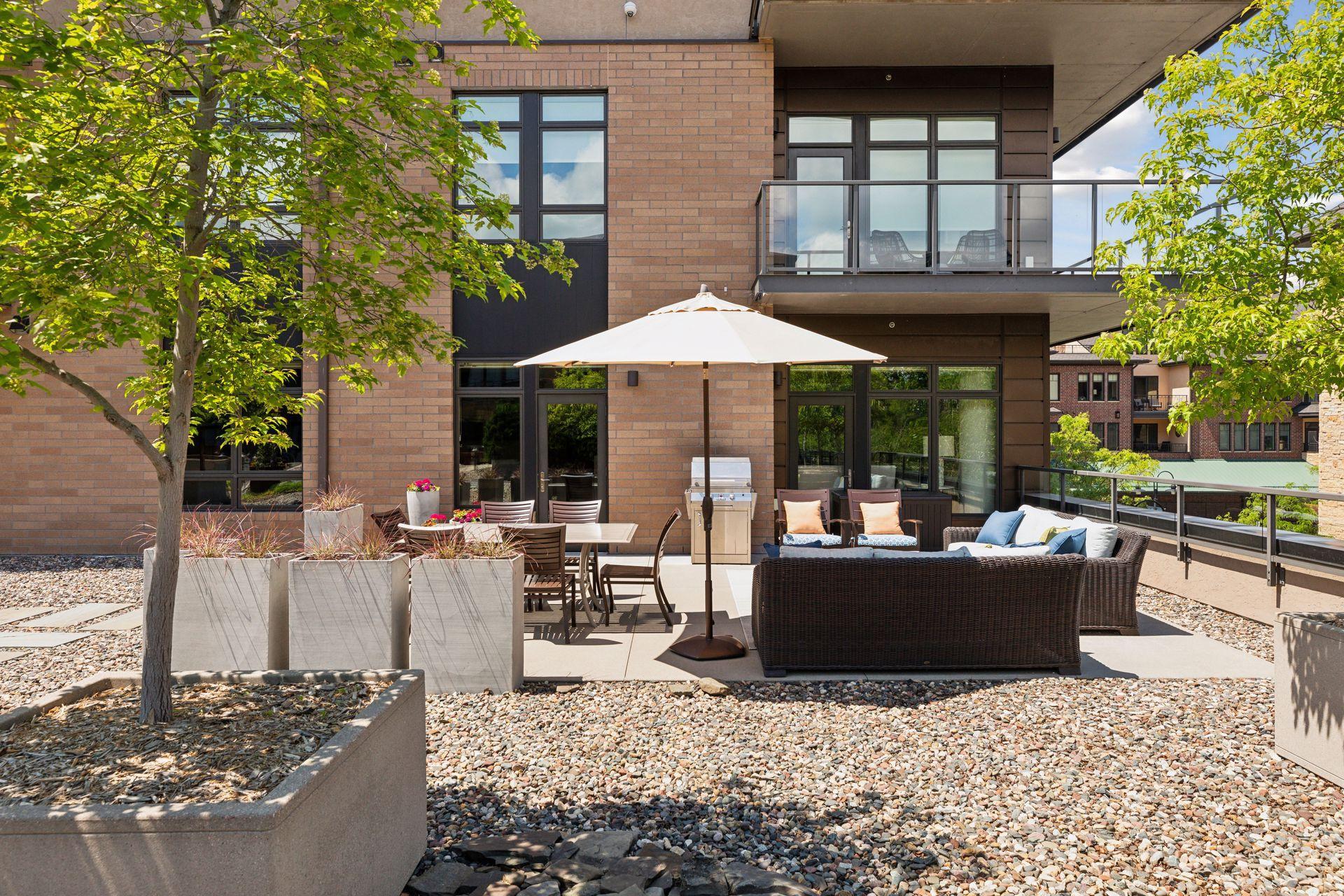 875 Lake Street N Unit: 220