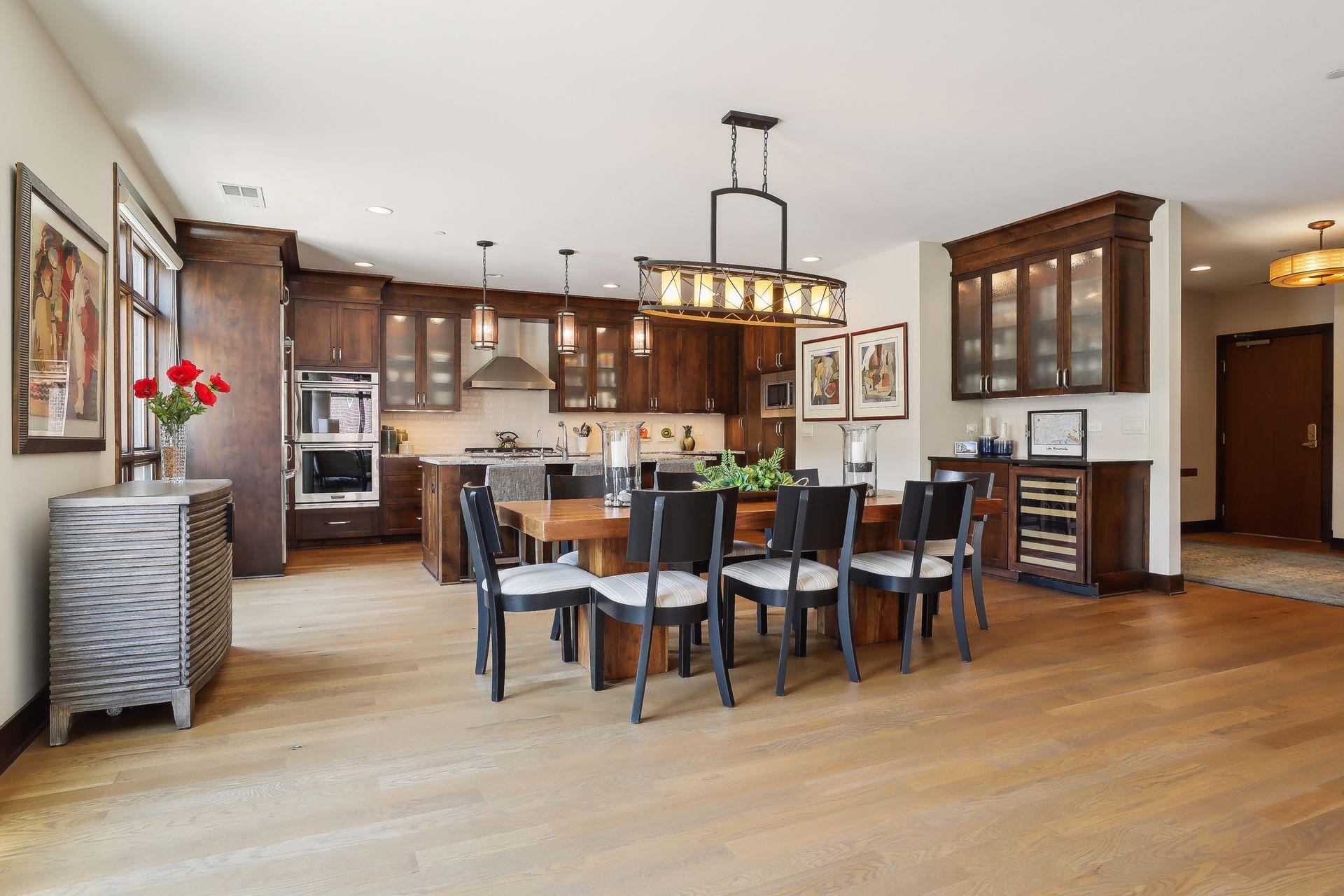 875 Lake Street N Unit: 220