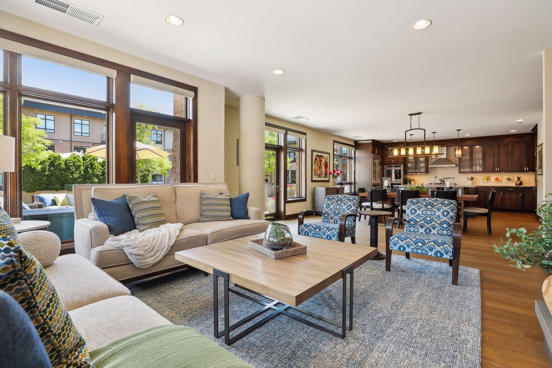 875 Lake Street N Unit: 220