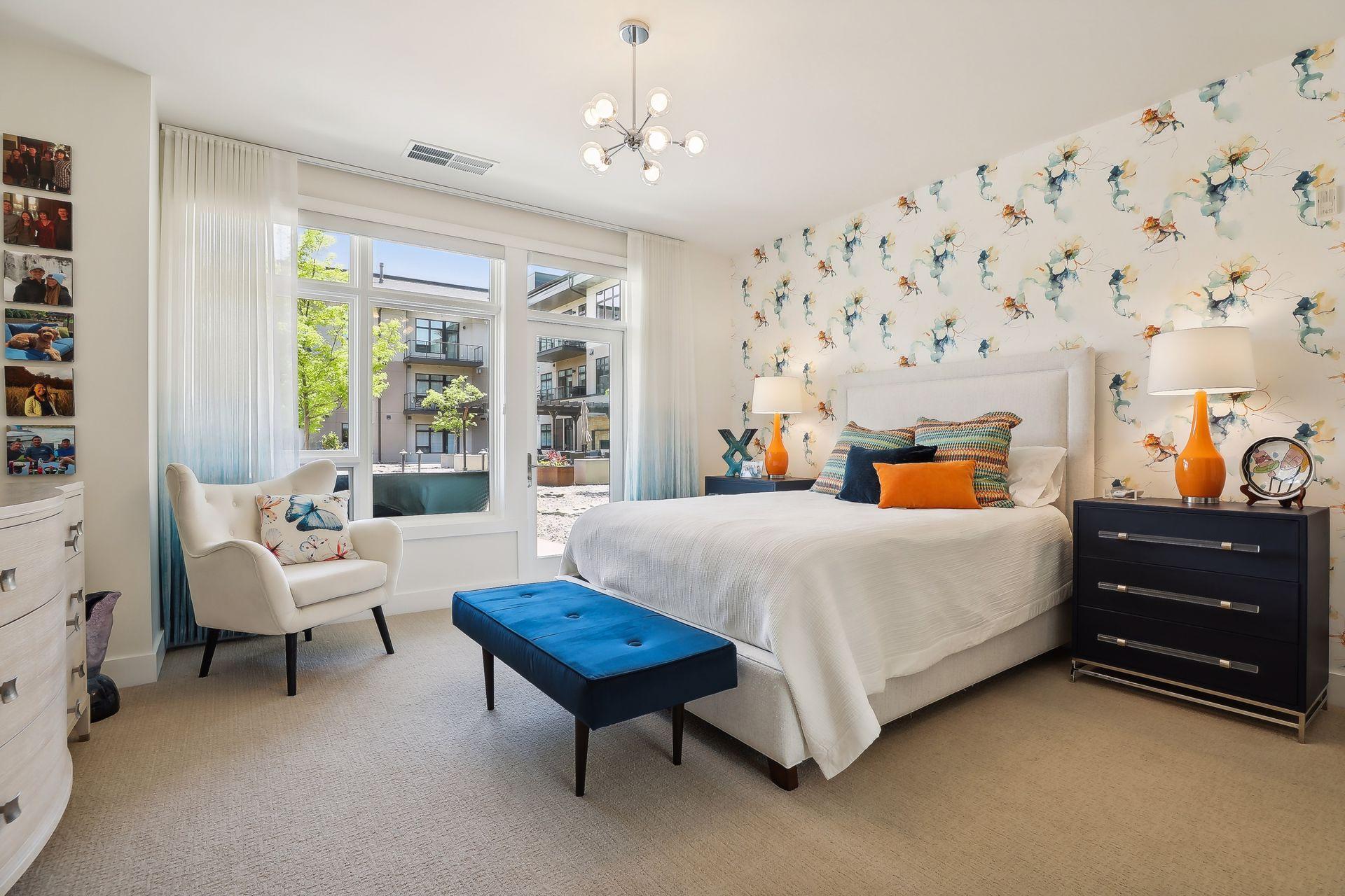 875 Lake Street N Unit: 220