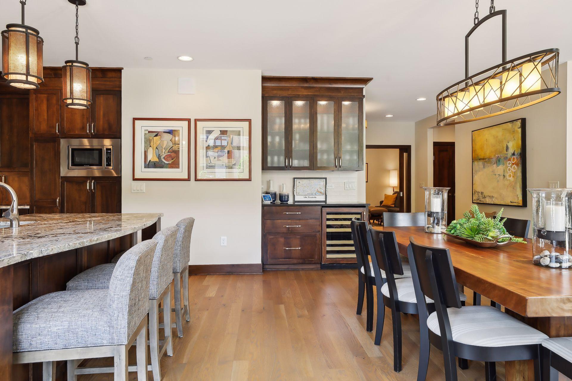 875 Lake Street N Unit: 220