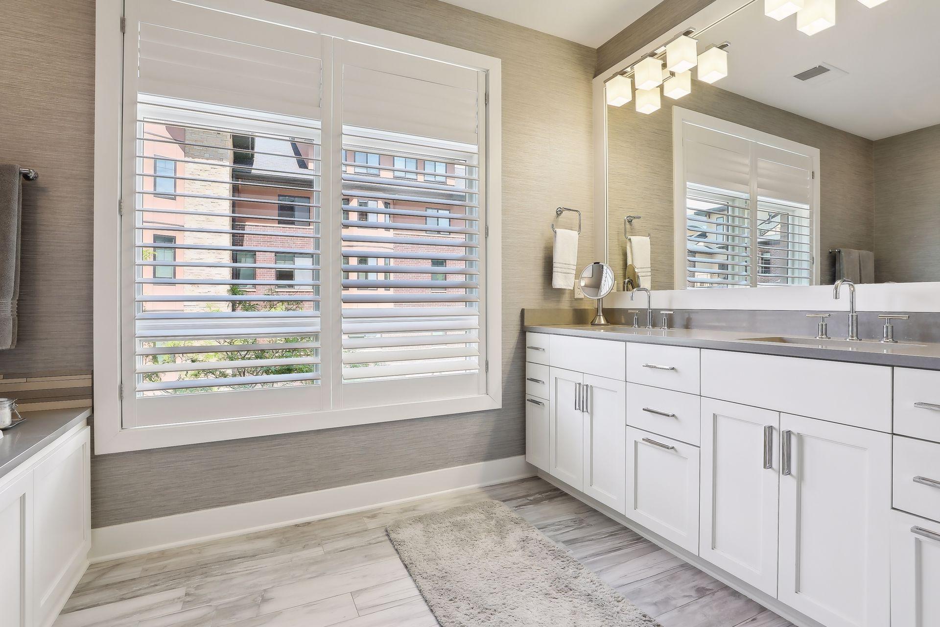 875 Lake Street N Unit: 220