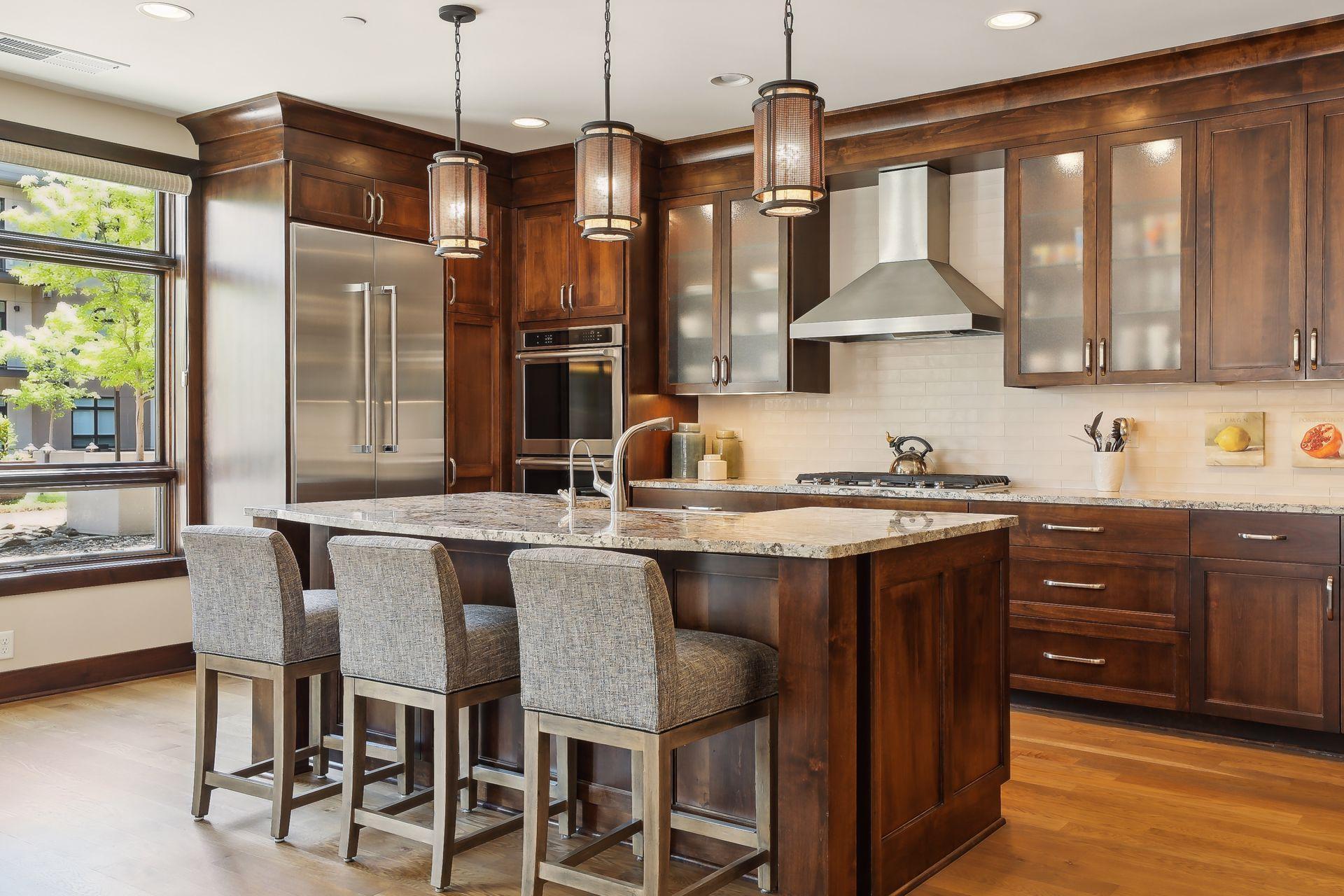 875 Lake Street N Unit: 220