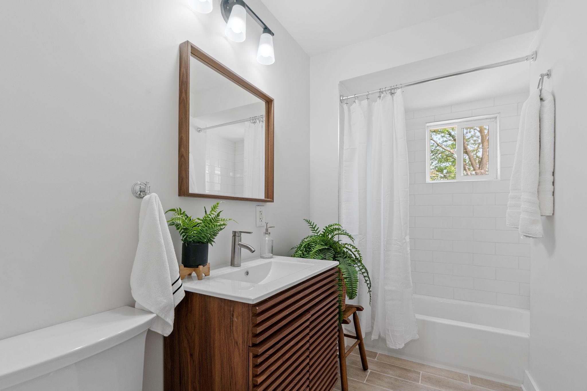 2119 Geranium Avenue E