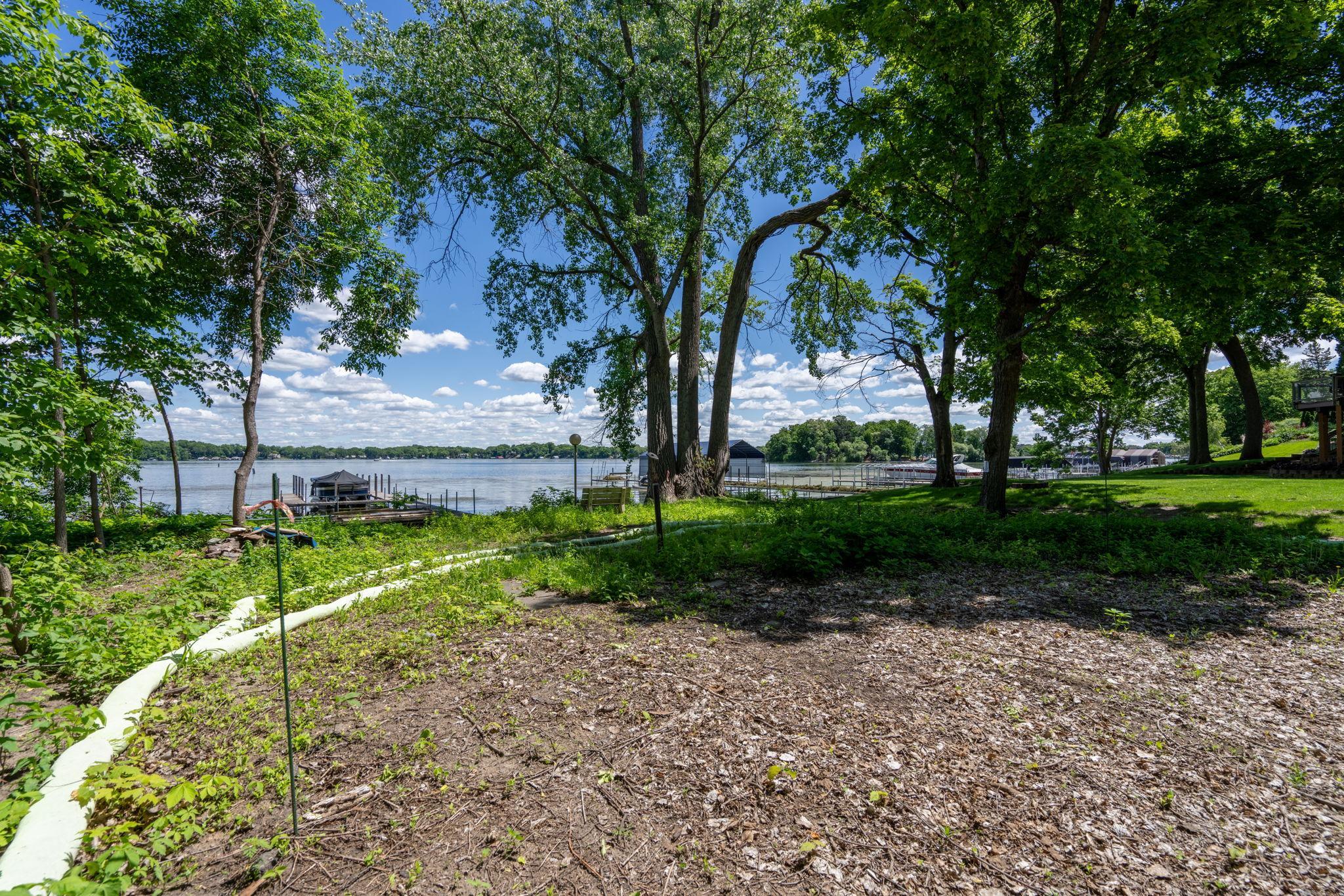 2006 Shorewood Ln