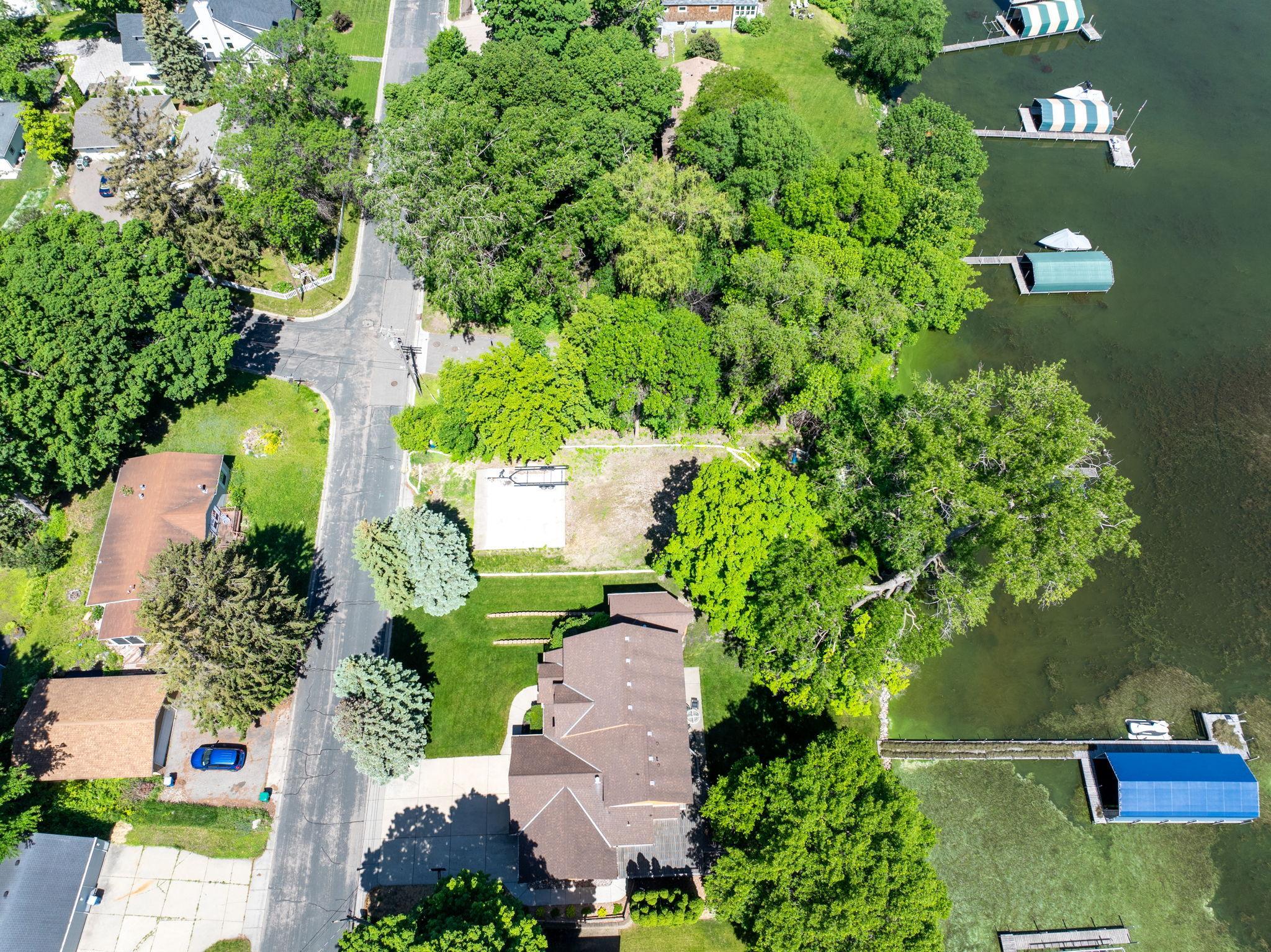 2006 Shorewood Ln