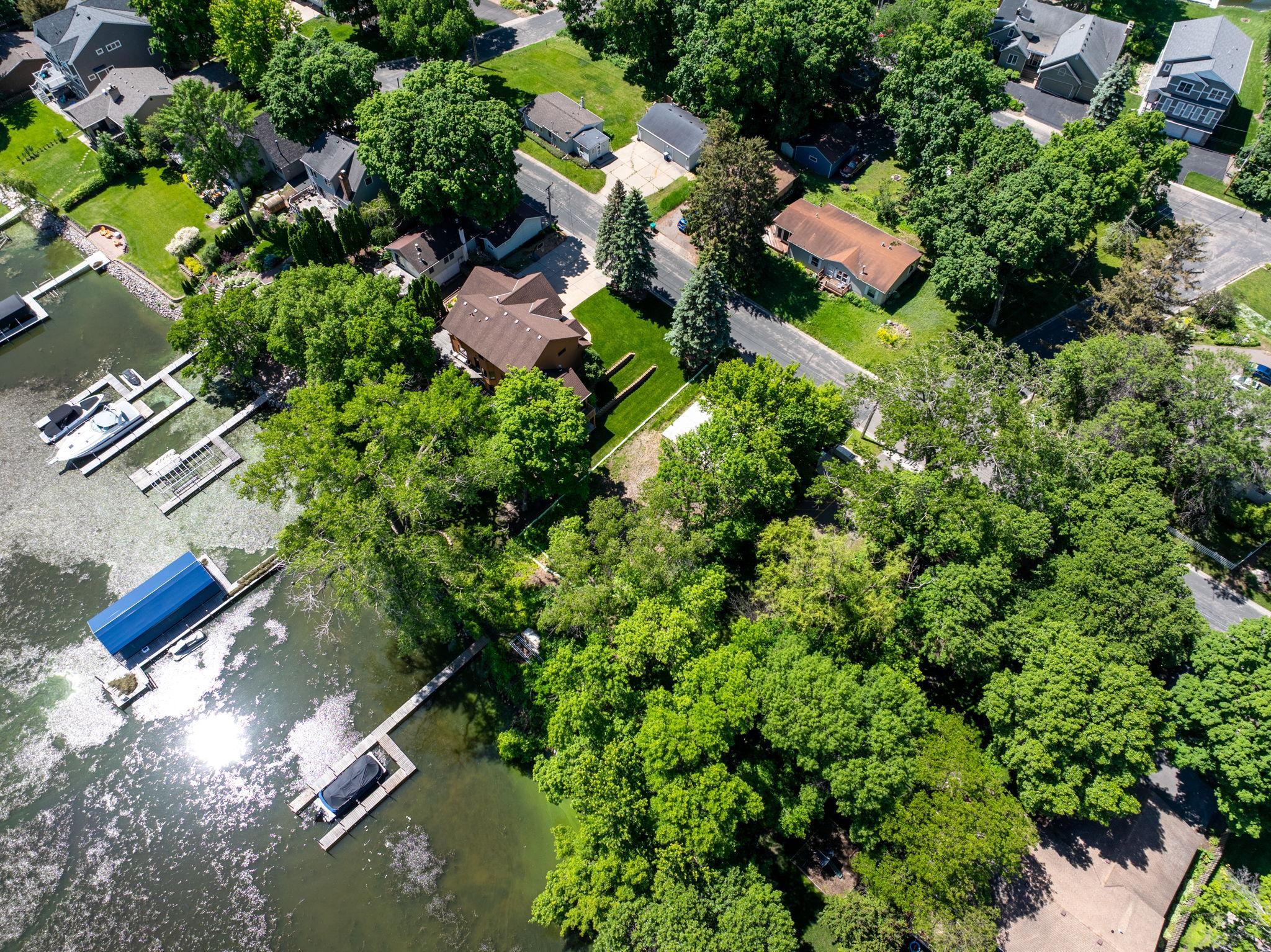 2006 Shorewood Ln