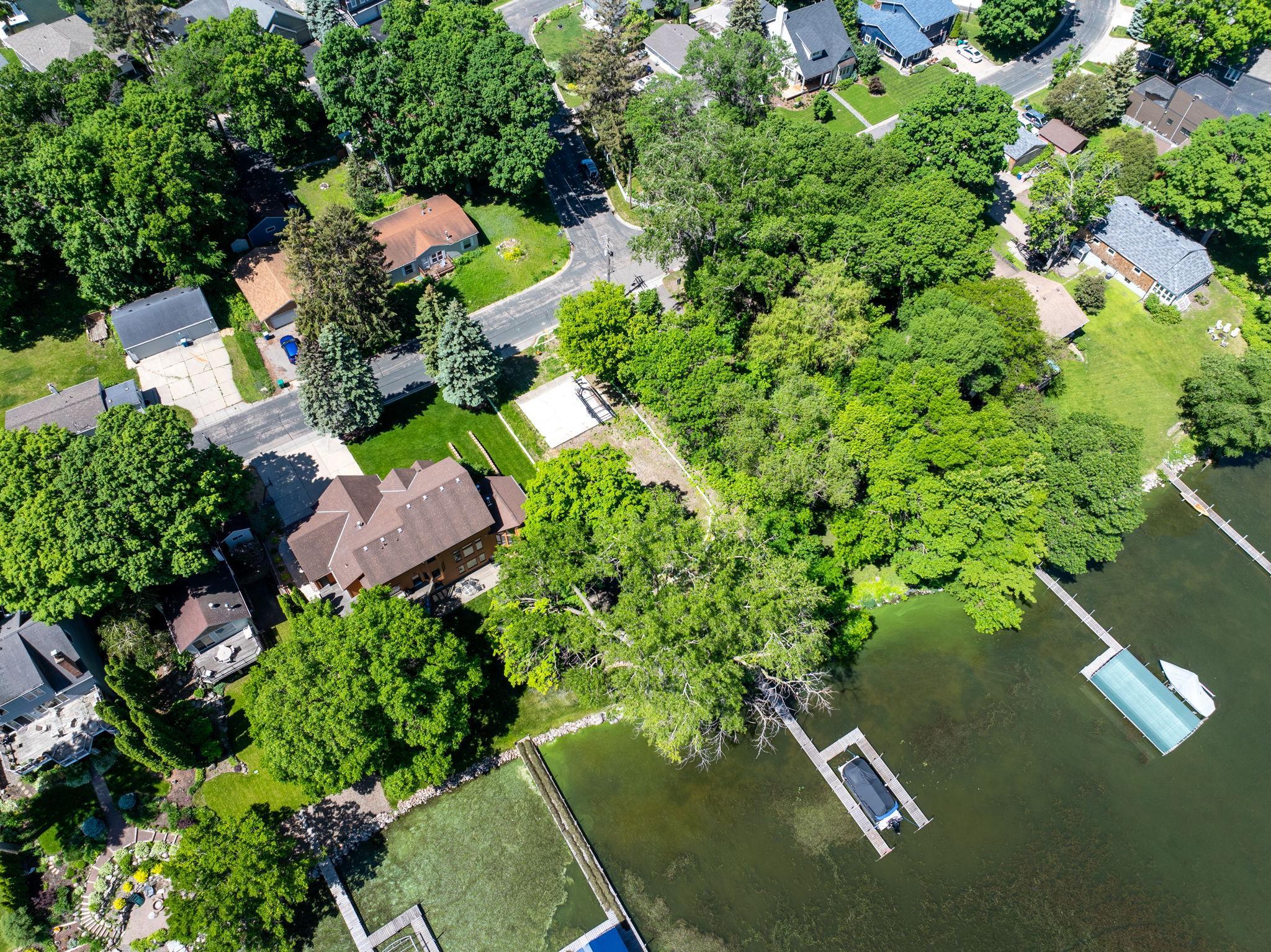 2006 Shorewood Ln