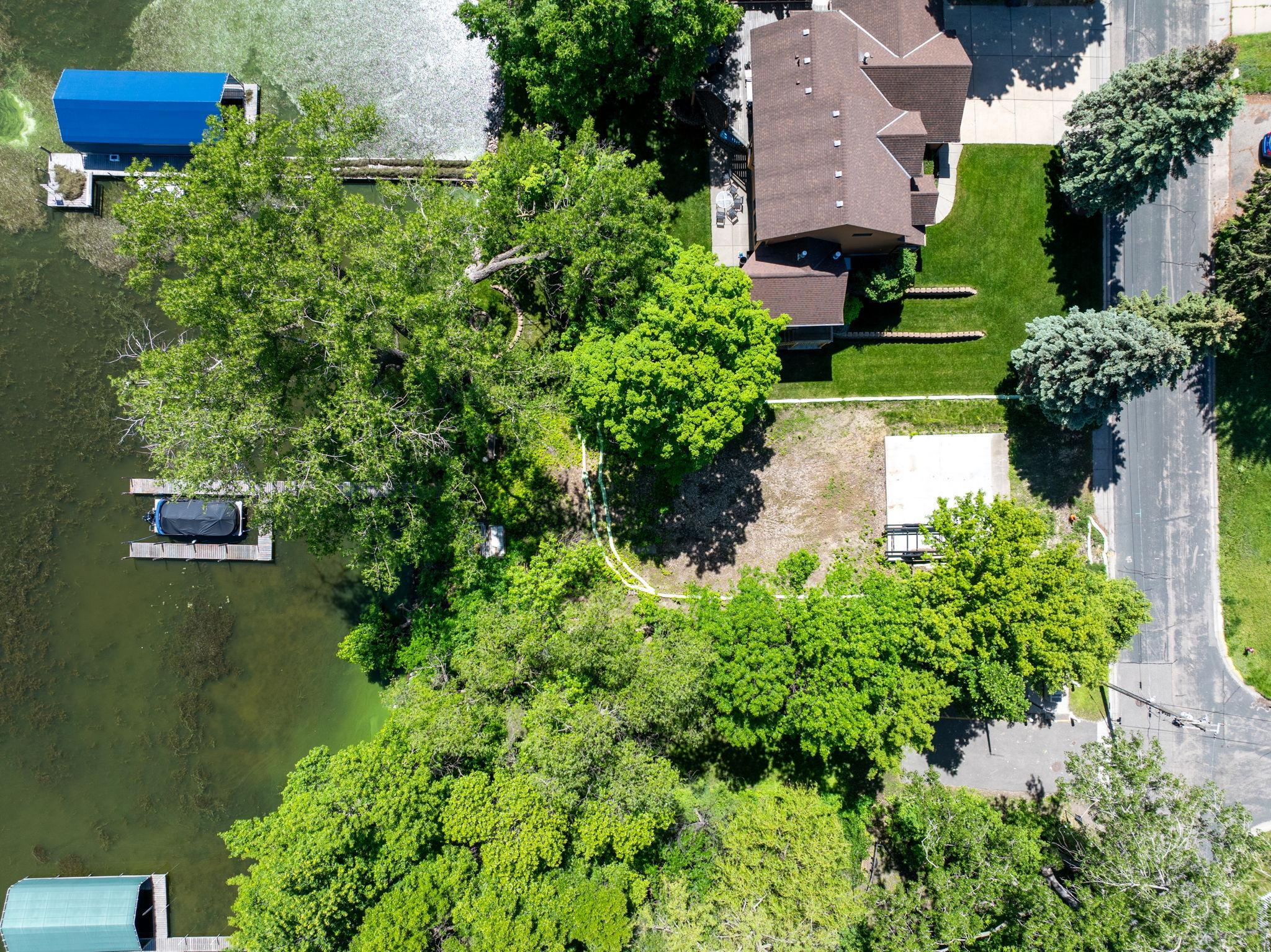 2006 Shorewood Ln