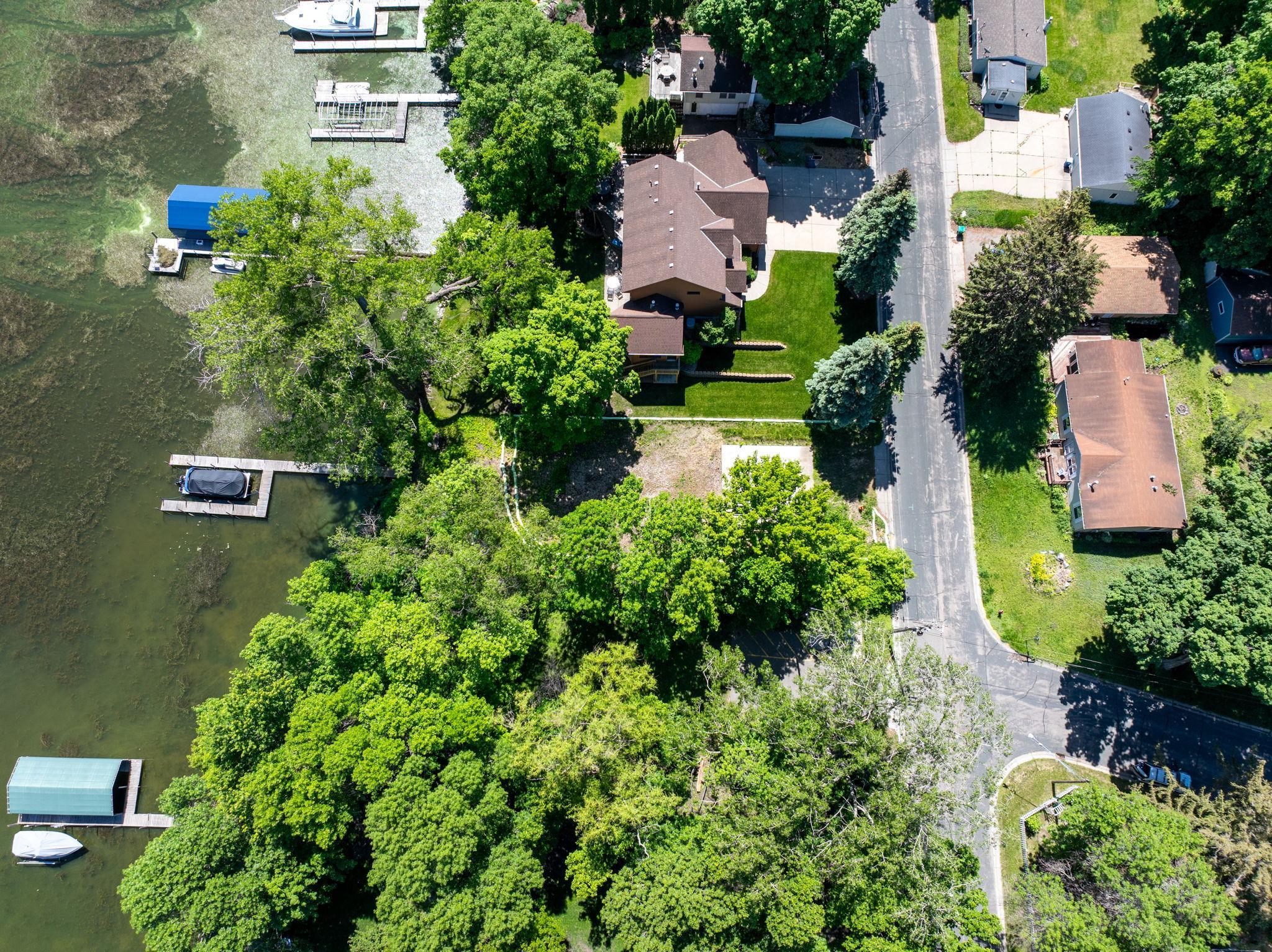 2006 Shorewood Ln