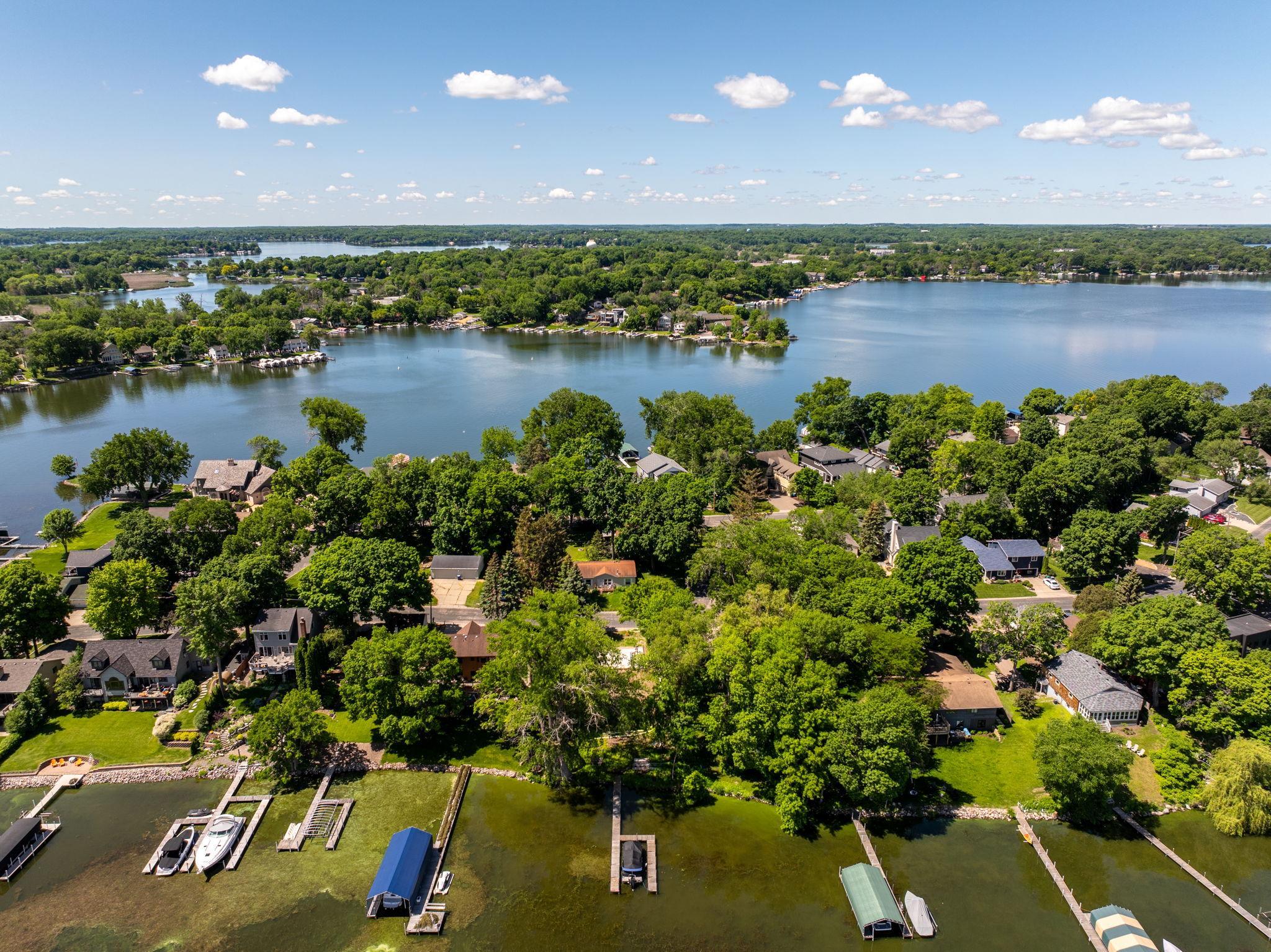 2006 Shorewood Ln