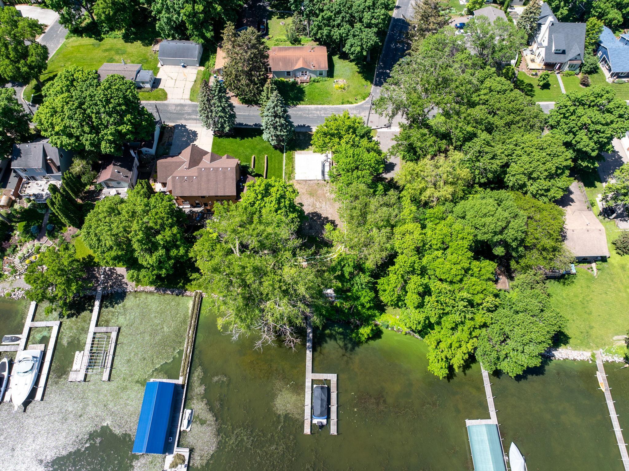 2006 Shorewood Ln