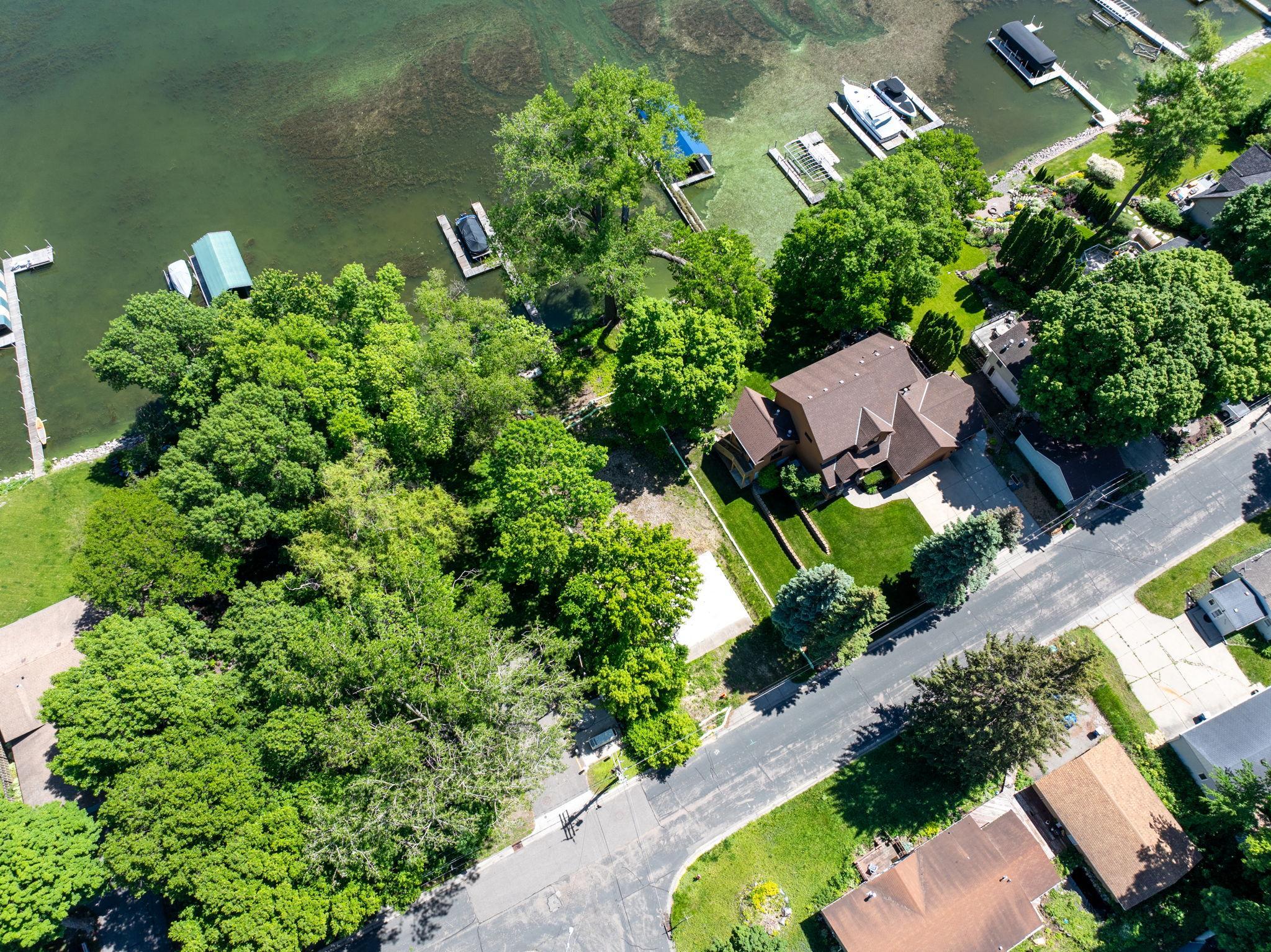 2006 Shorewood Ln