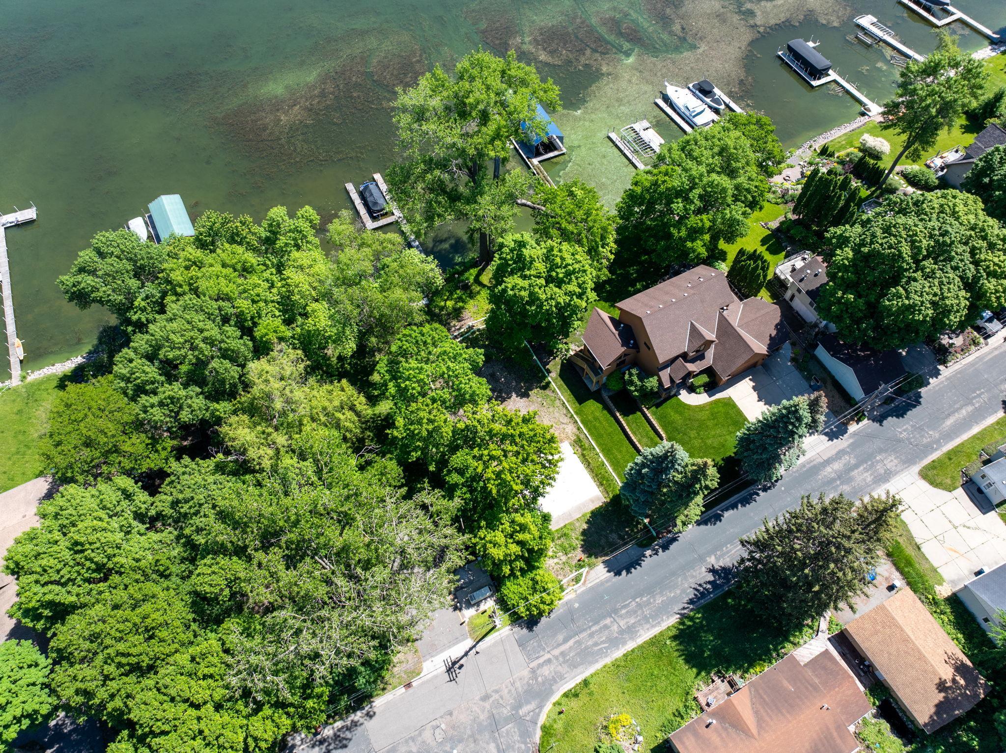 2006 Shorewood Ln