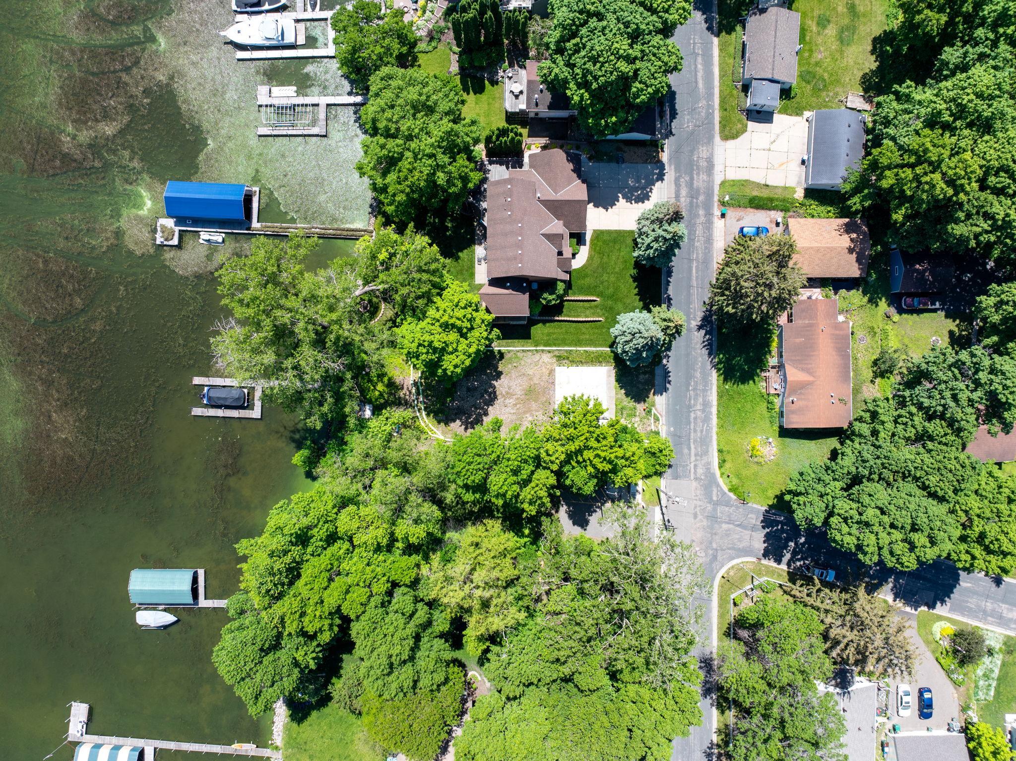 2006 Shorewood Ln