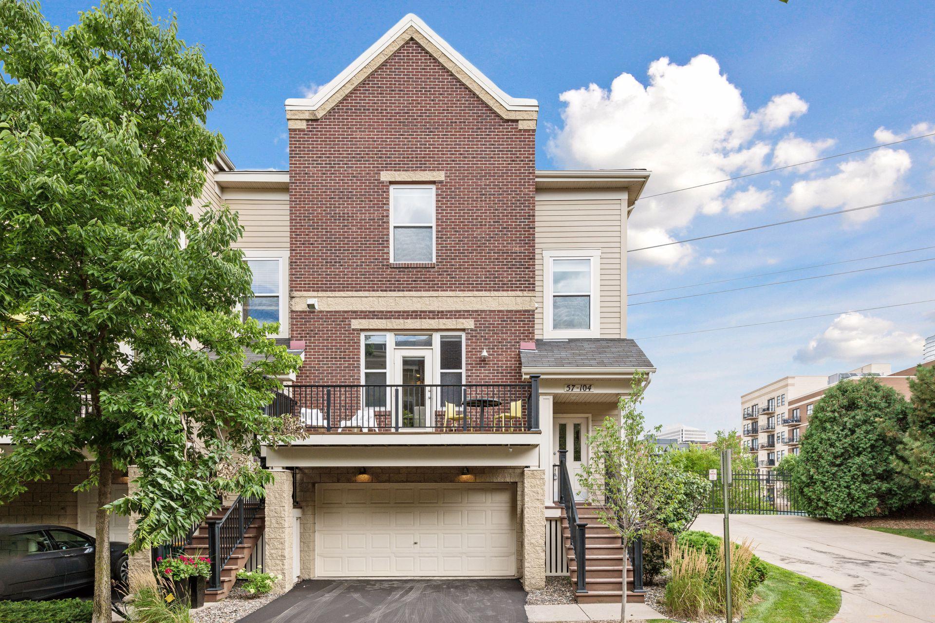 57 4th Avenue N Unit: 104