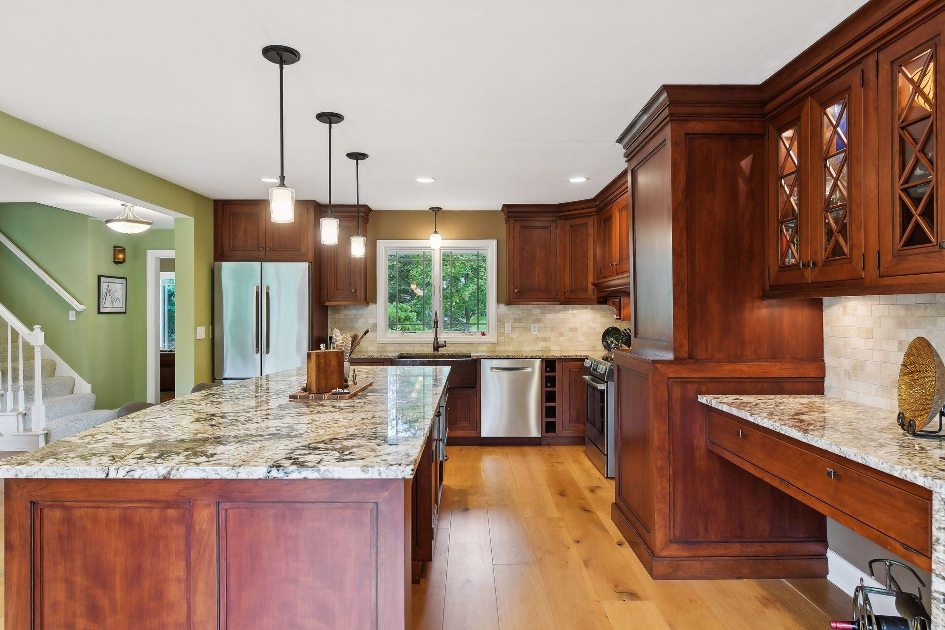 2630 Urbandale Lane N