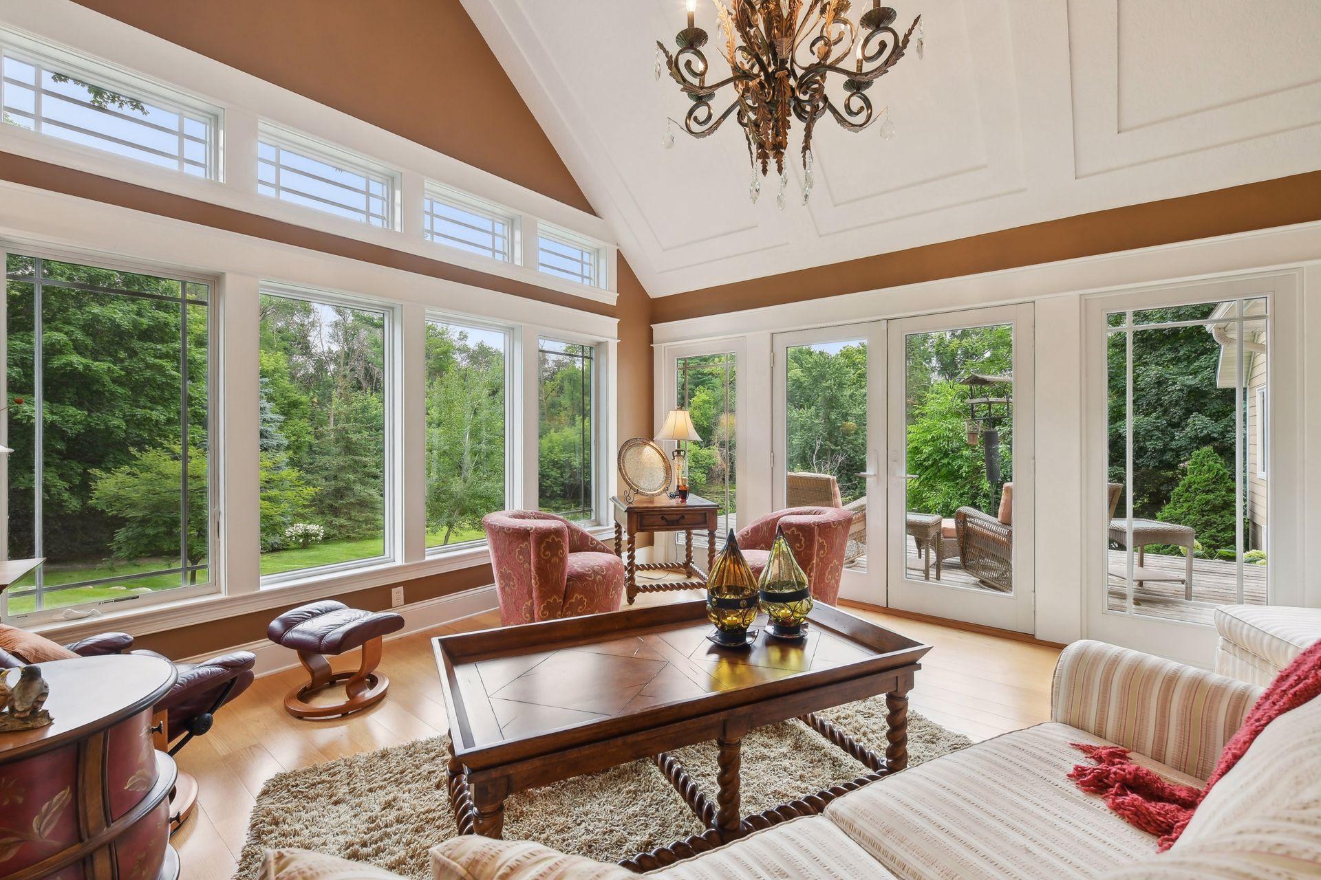 2630 Urbandale Lane N