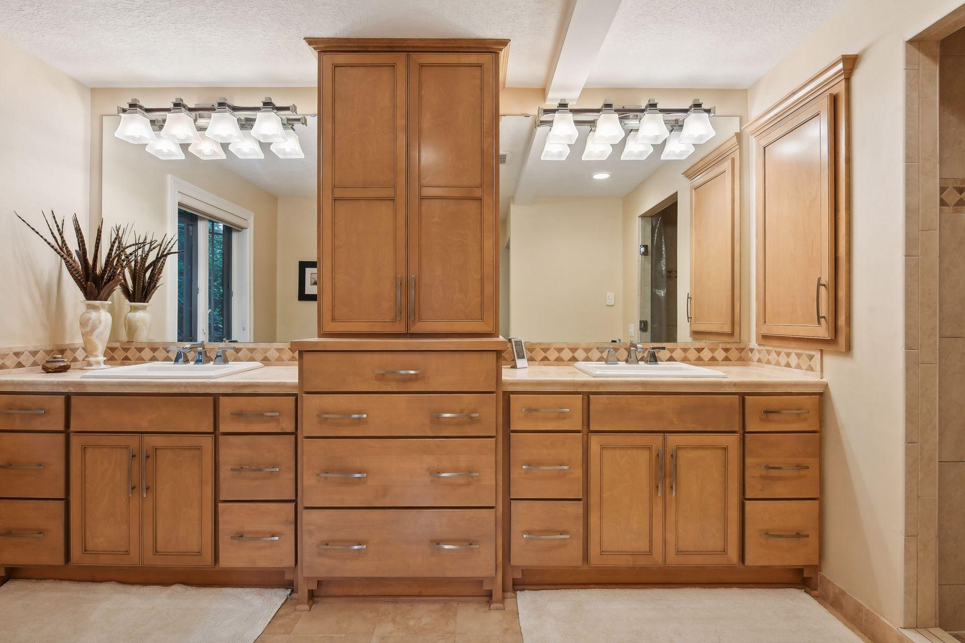 2630 Urbandale Lane N