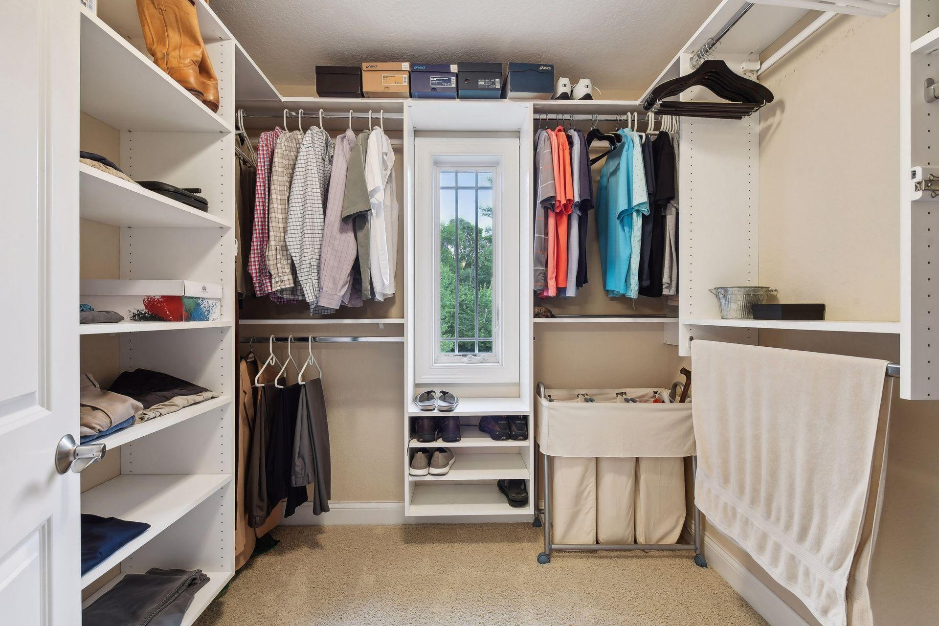 2630 Urbandale Lane N