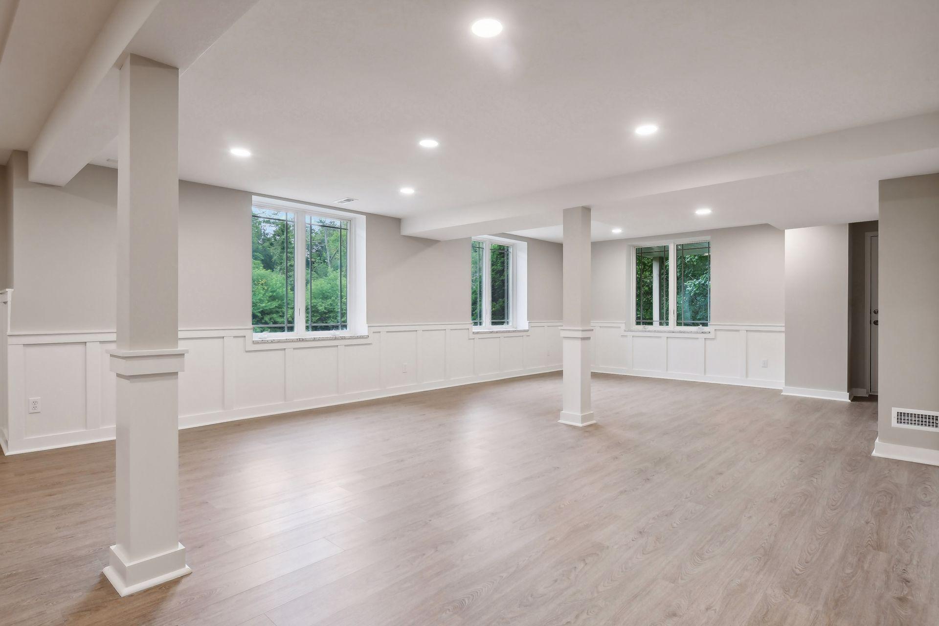 2630 Urbandale Lane N