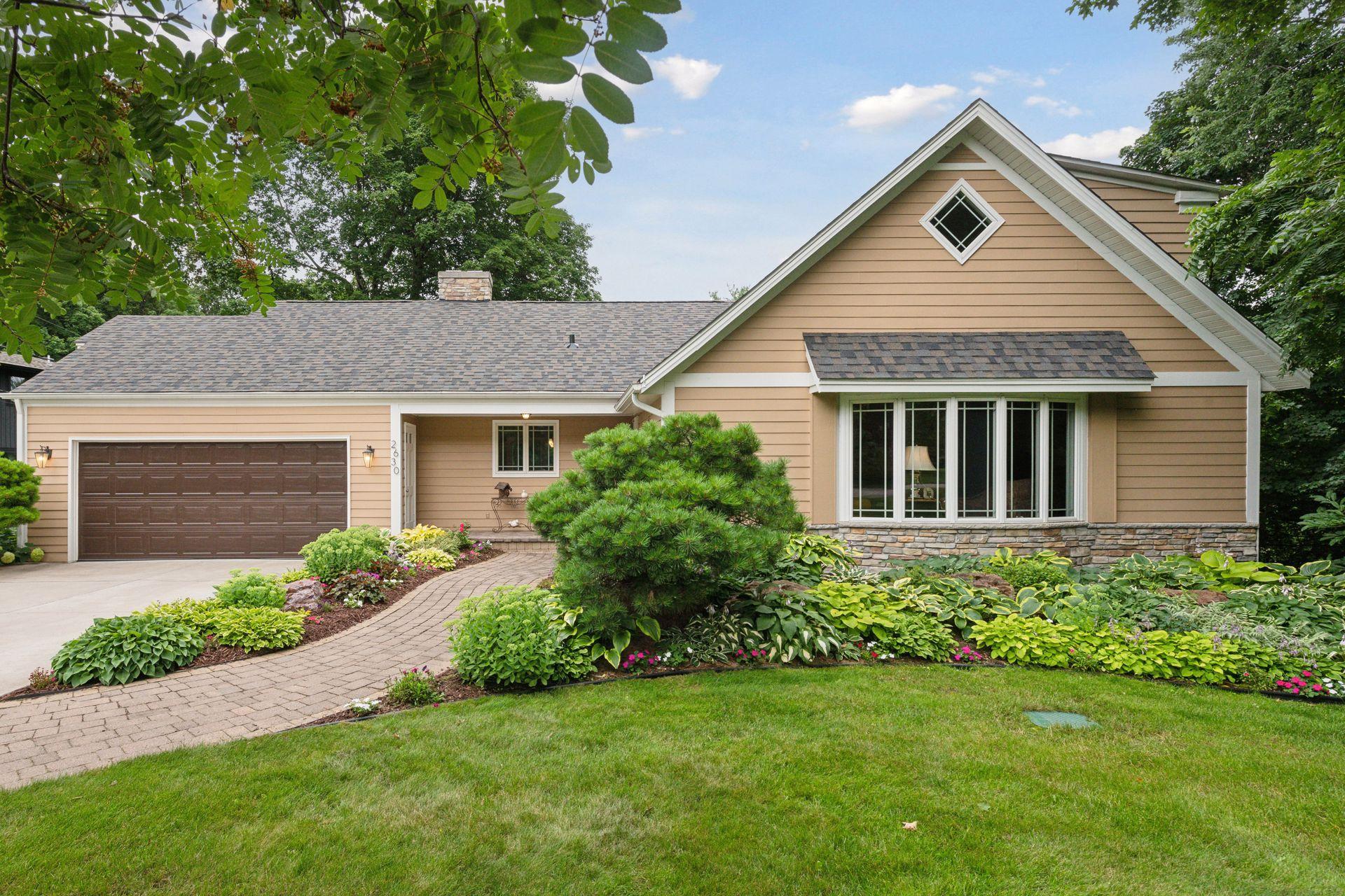 2630 Urbandale Lane N