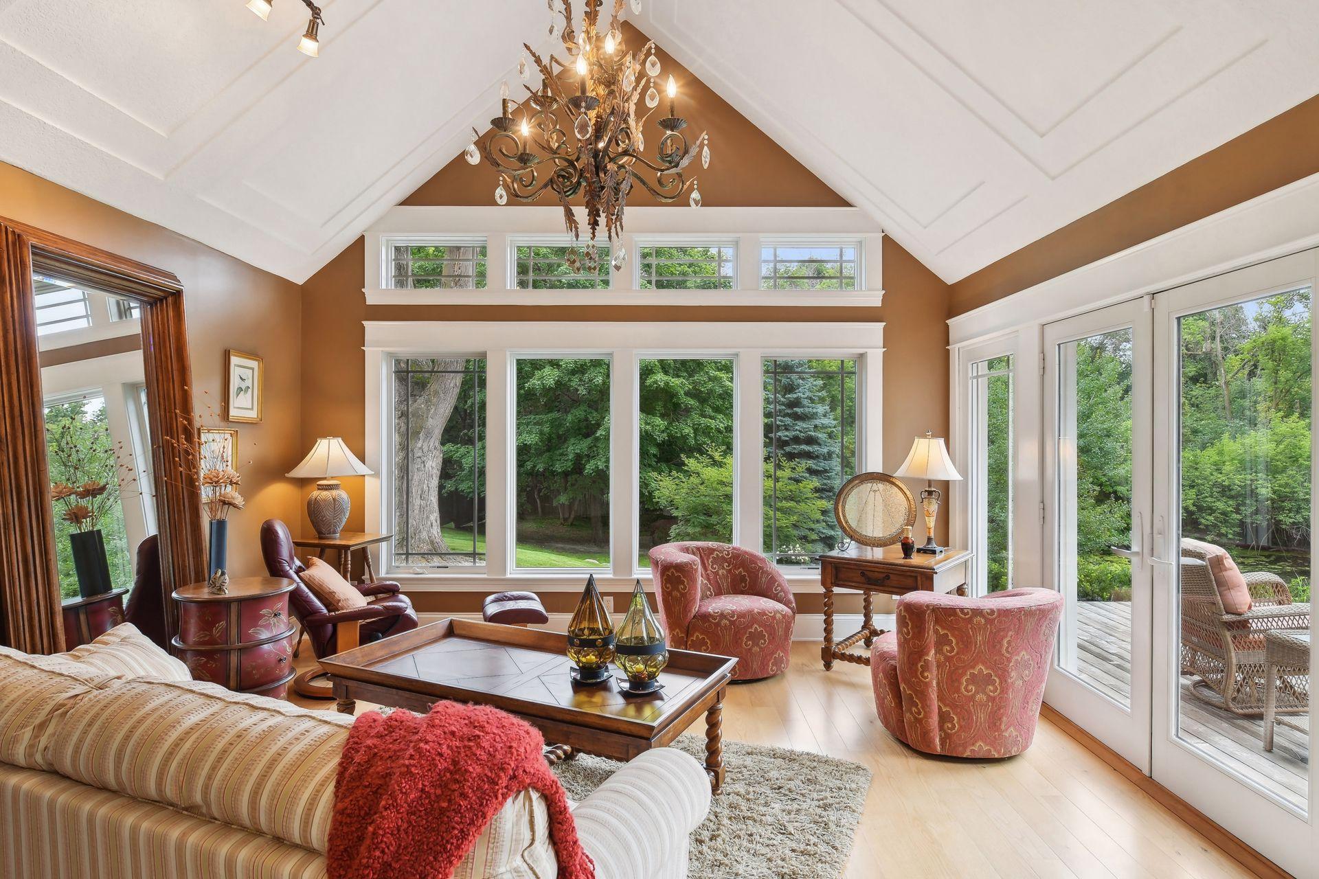 2630 Urbandale Lane N