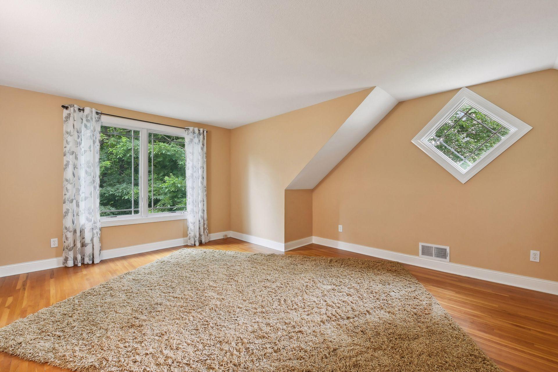 2630 Urbandale Lane N