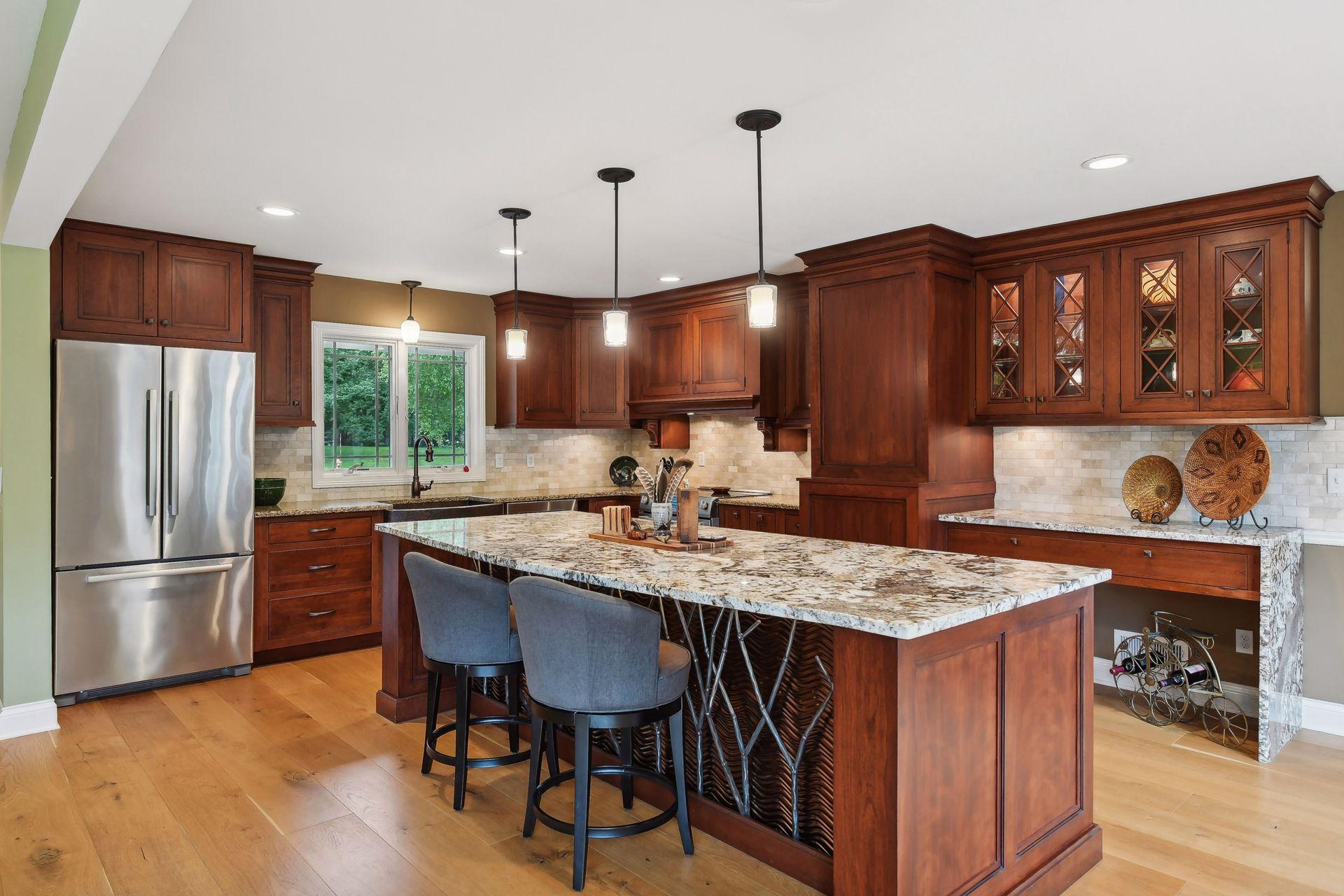 2630 Urbandale Lane N