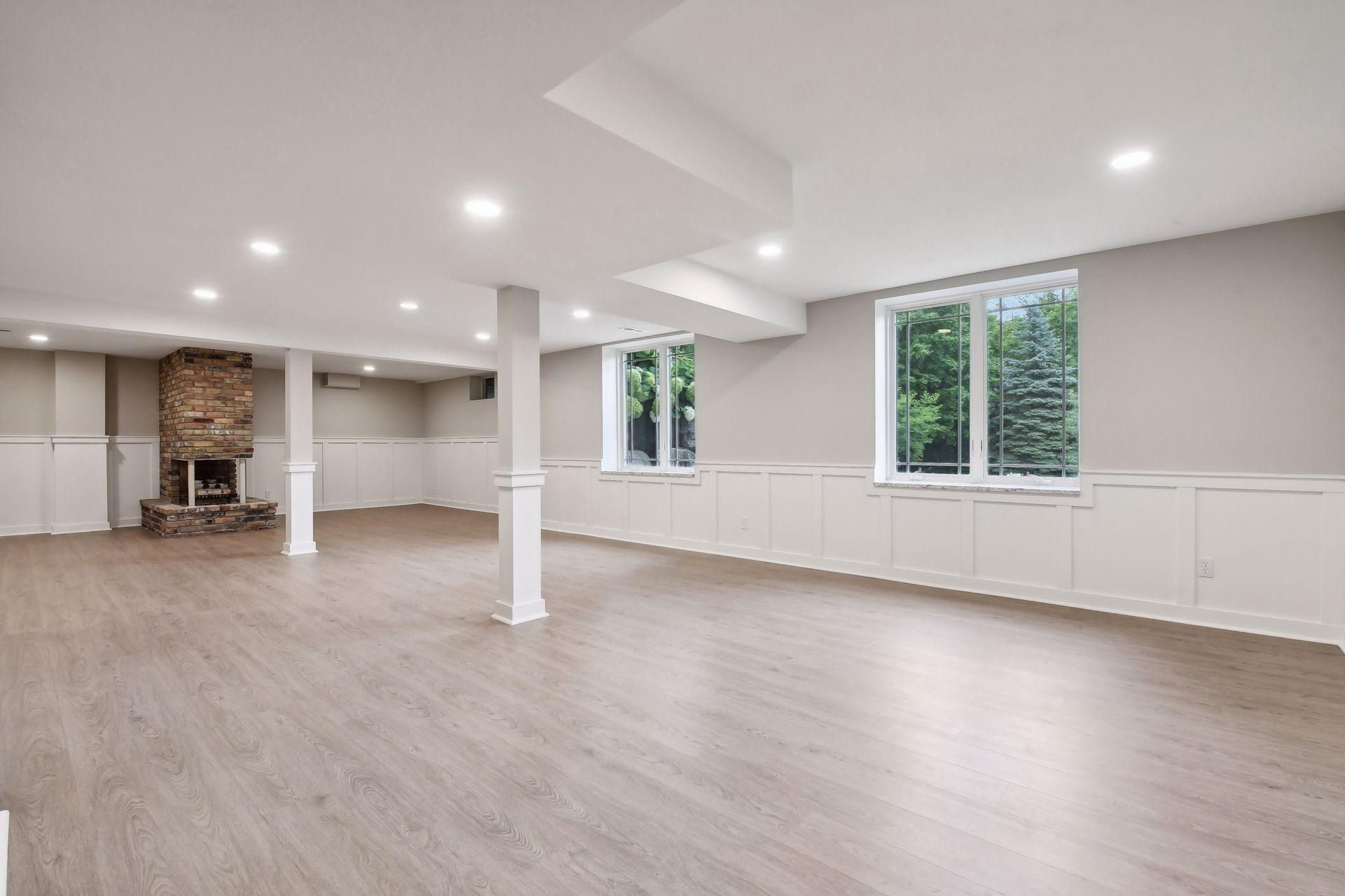 2630 Urbandale Lane N