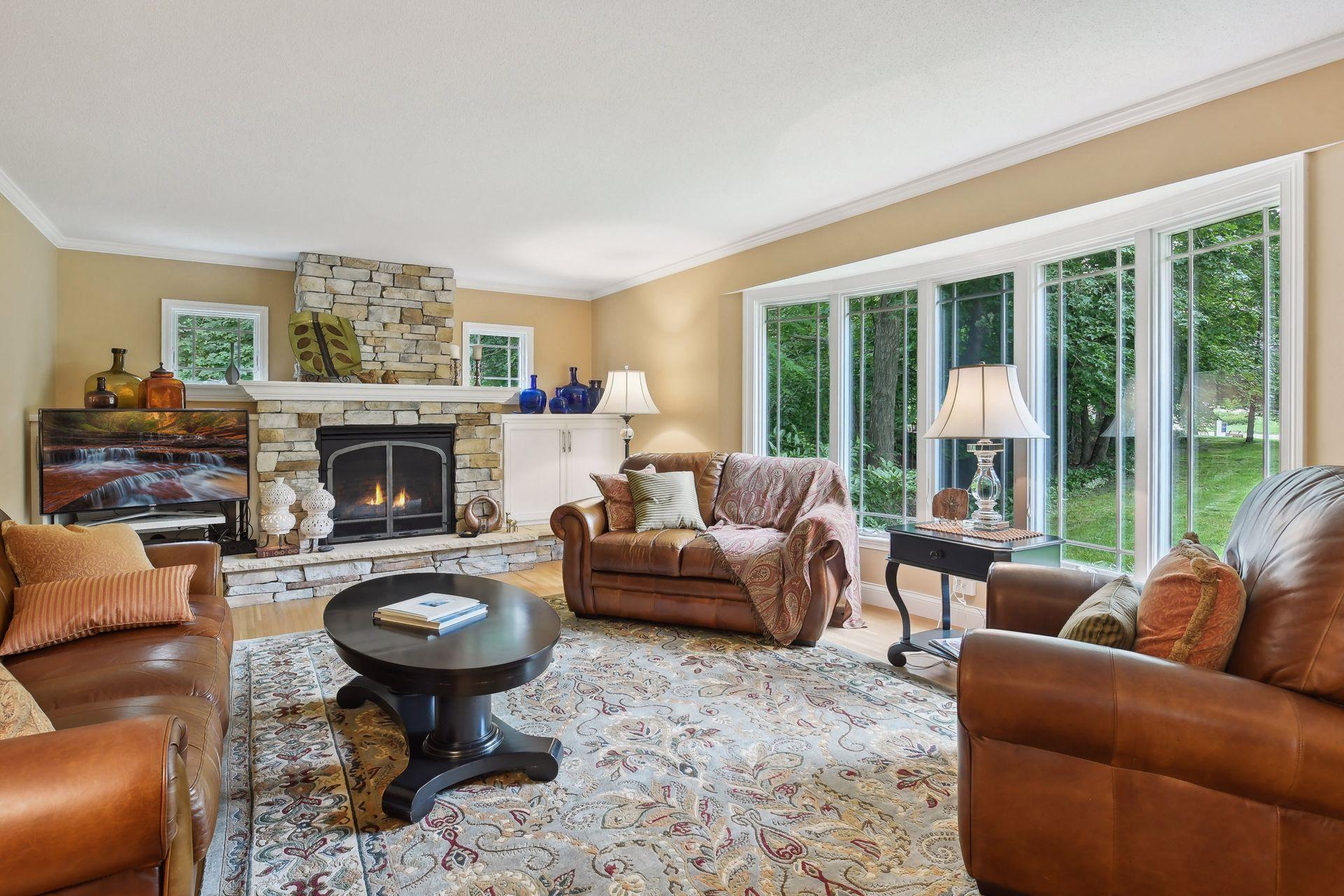 2630 Urbandale Lane N