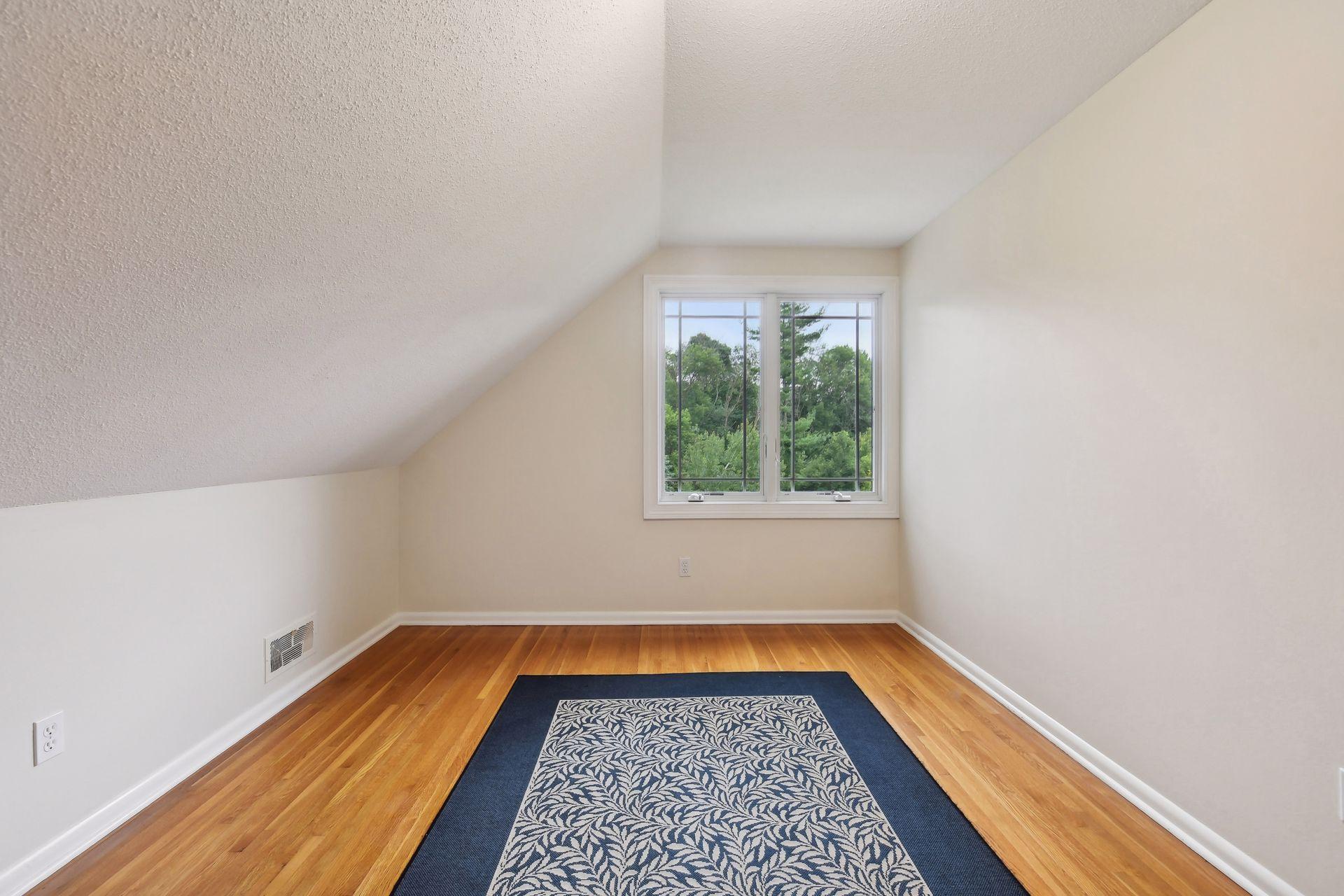 2630 Urbandale Lane N