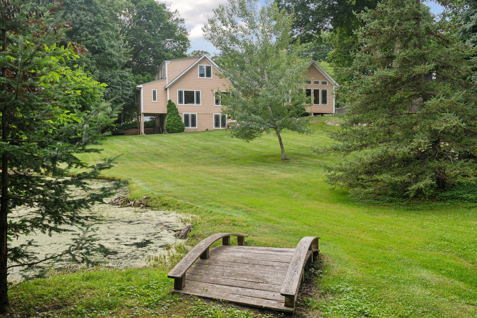 2630 Urbandale Lane N