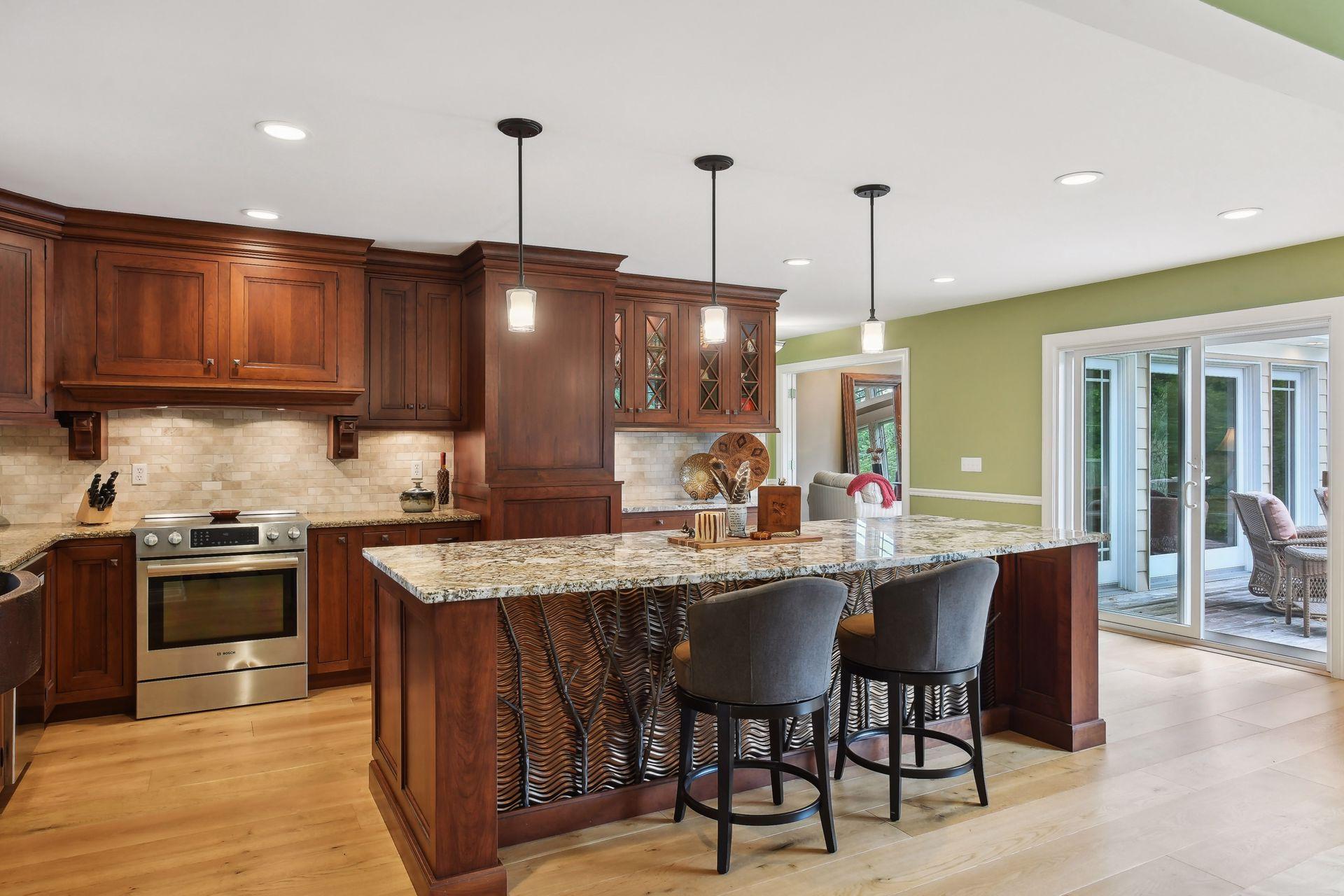 2630 Urbandale Lane N