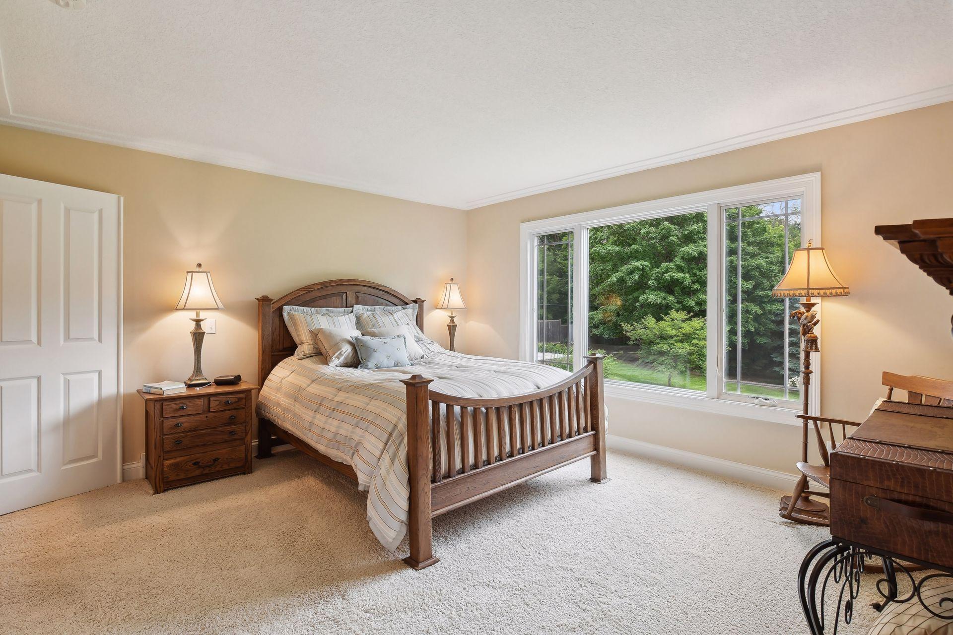 2630 Urbandale Lane N