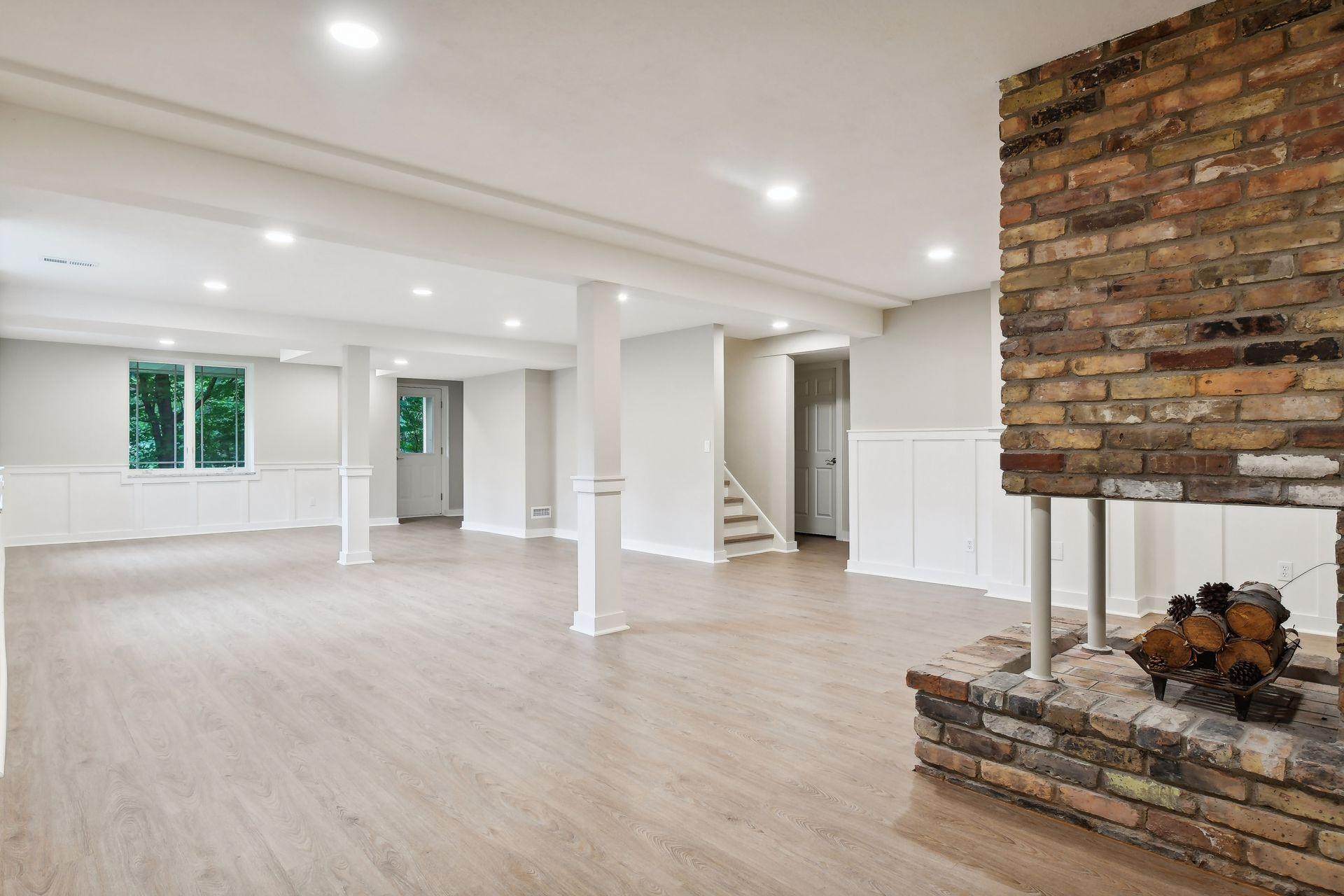 2630 Urbandale Lane N