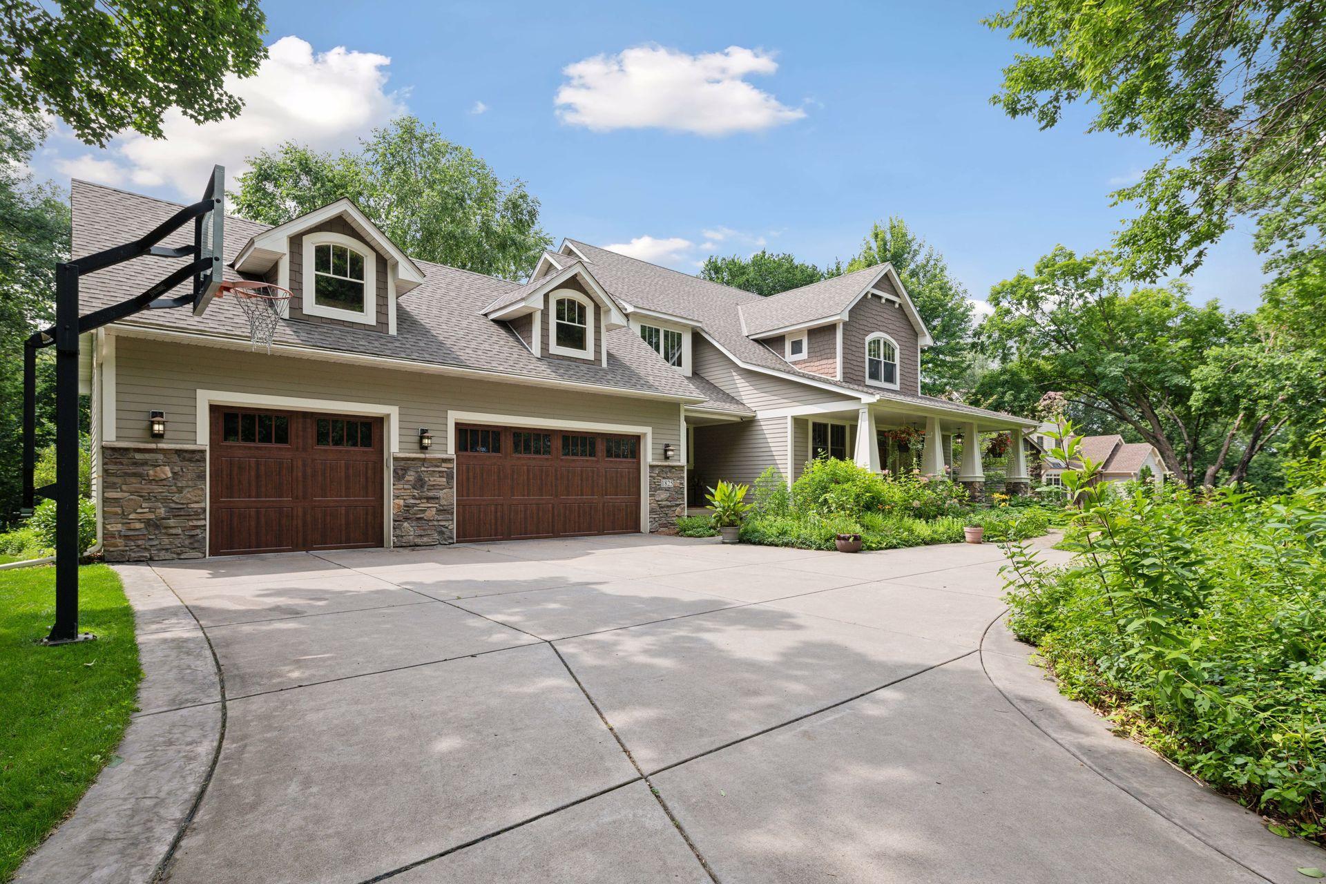 1825 Forestview Lane N