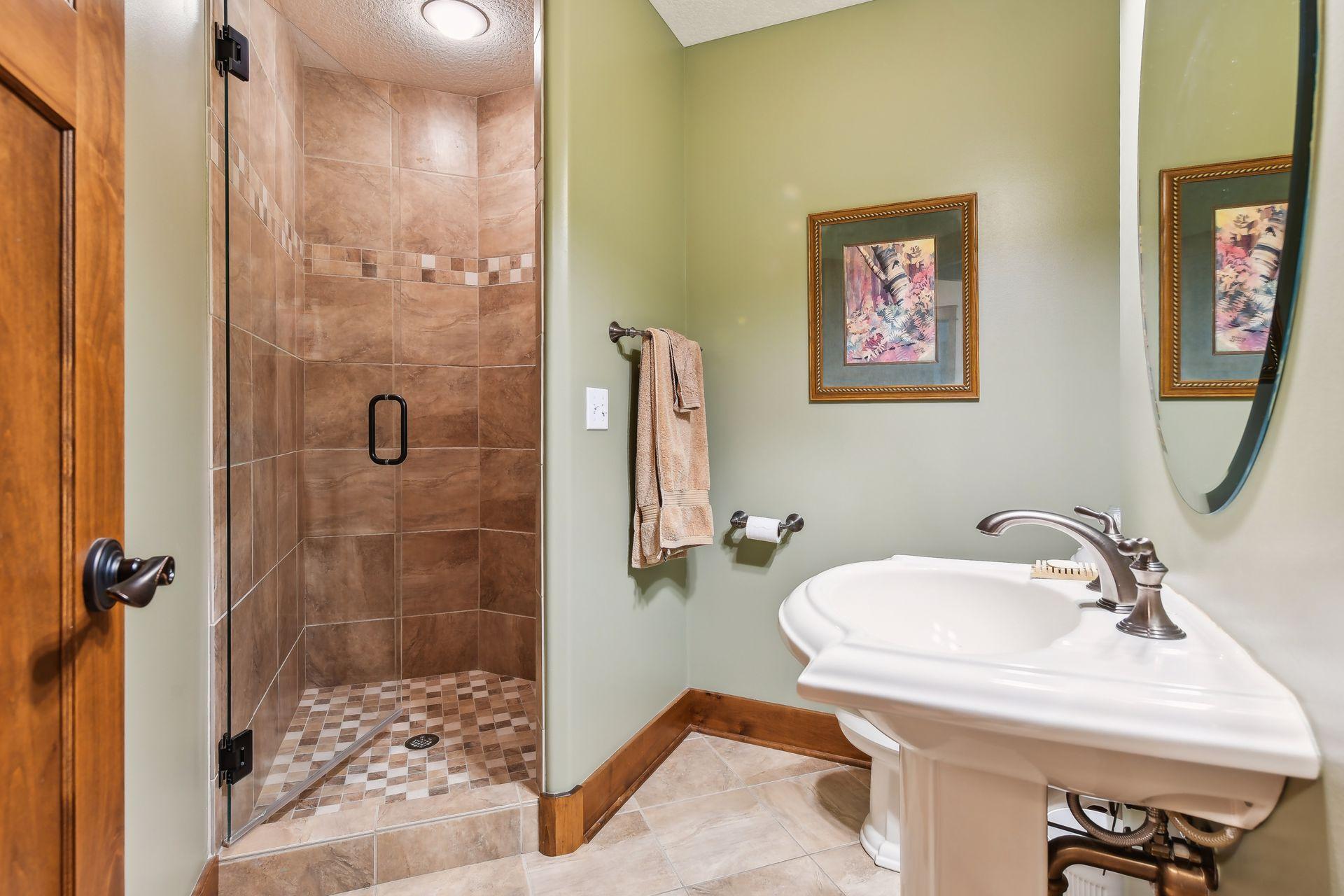 1825 Forestview Lane N