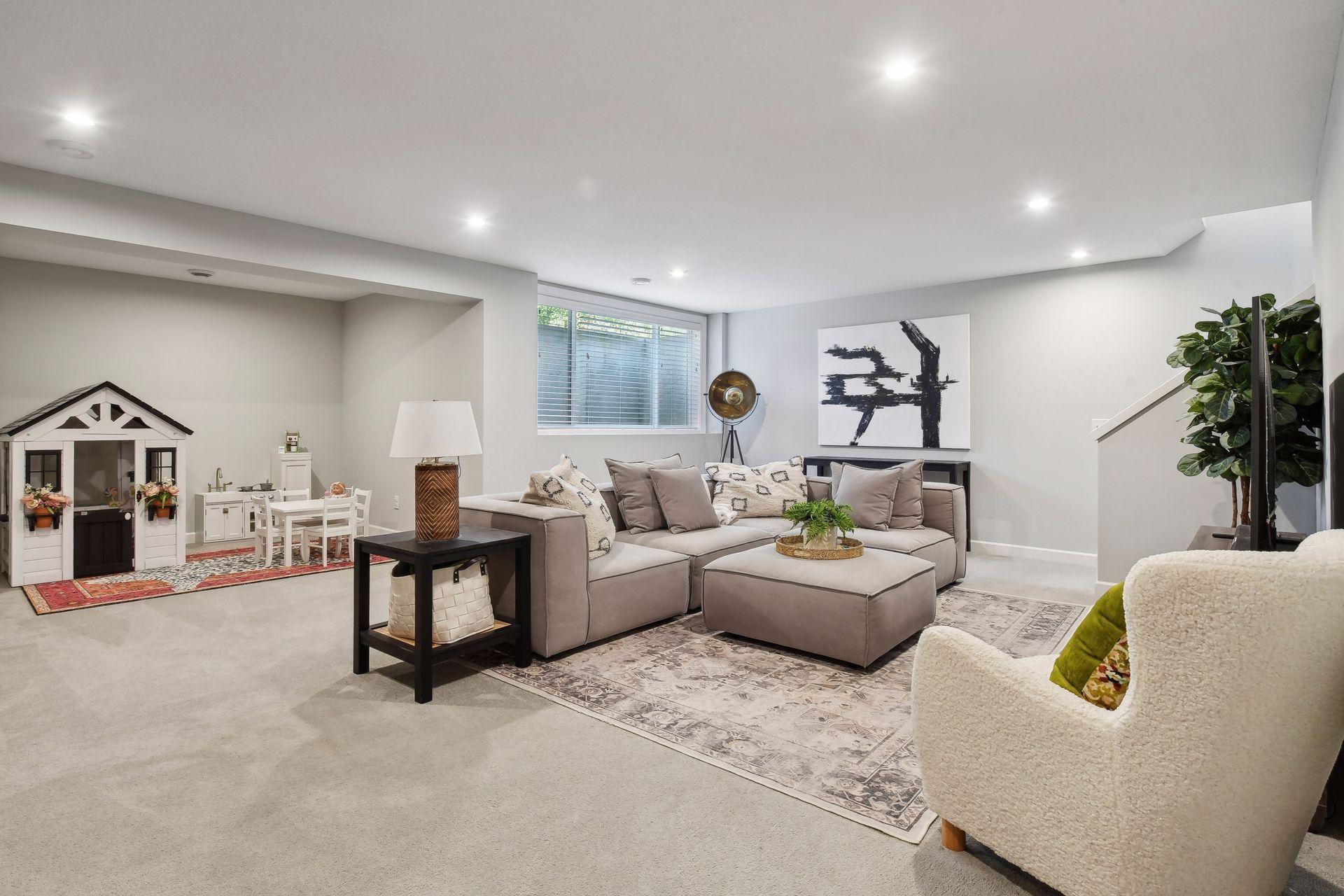 4585 Alvarado Lane N