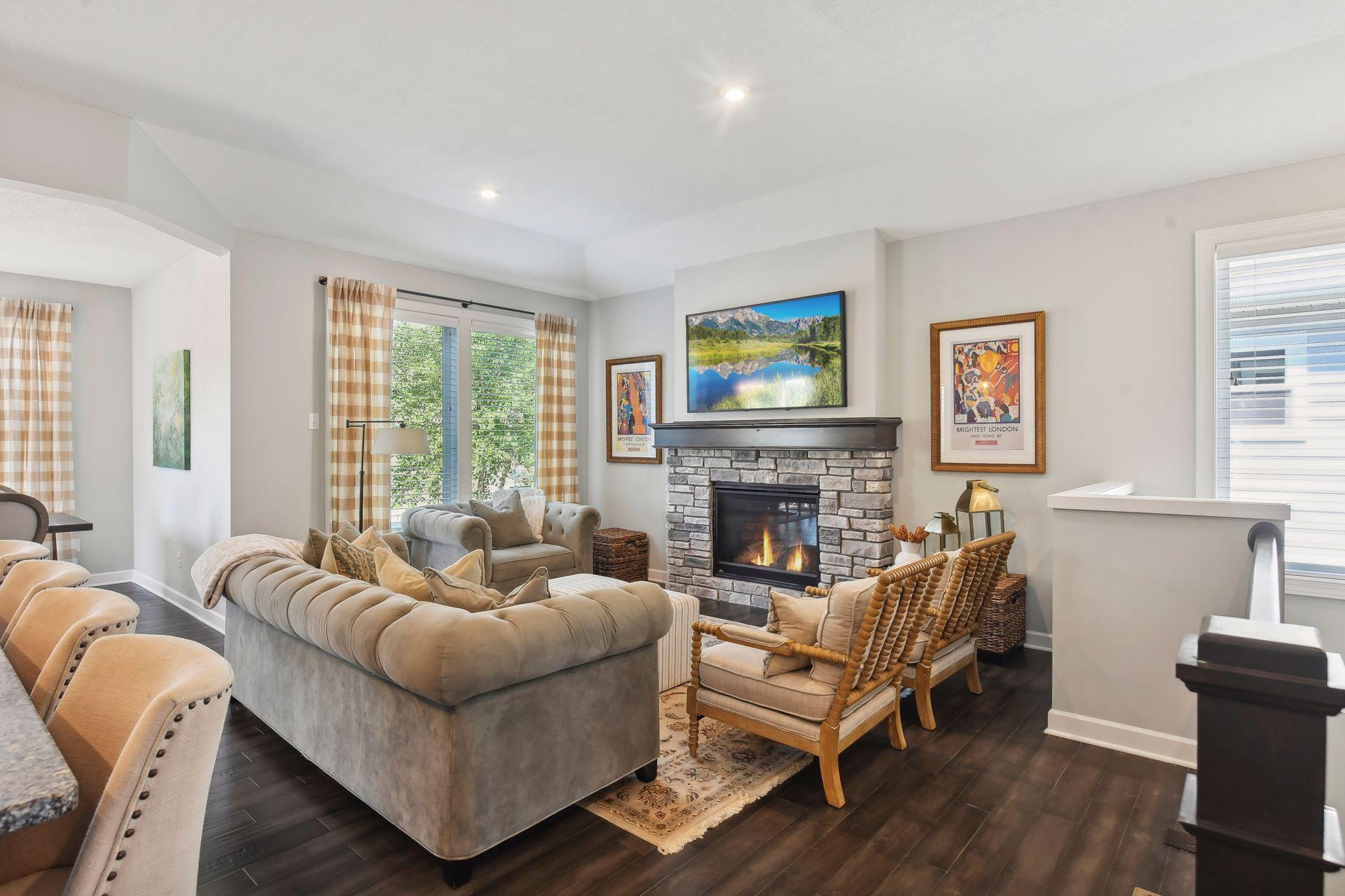 4585 Alvarado Lane N