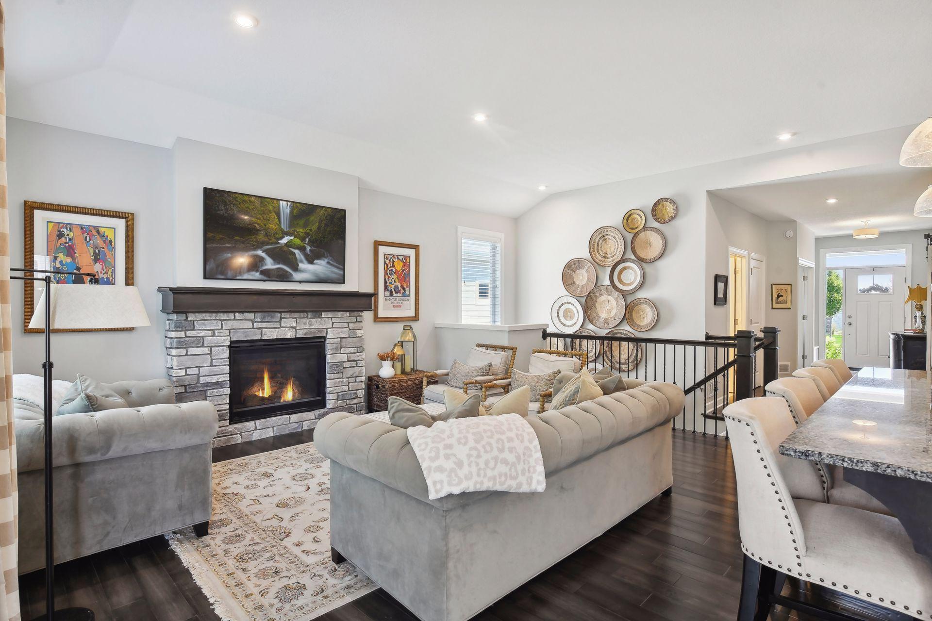 4585 Alvarado Lane N