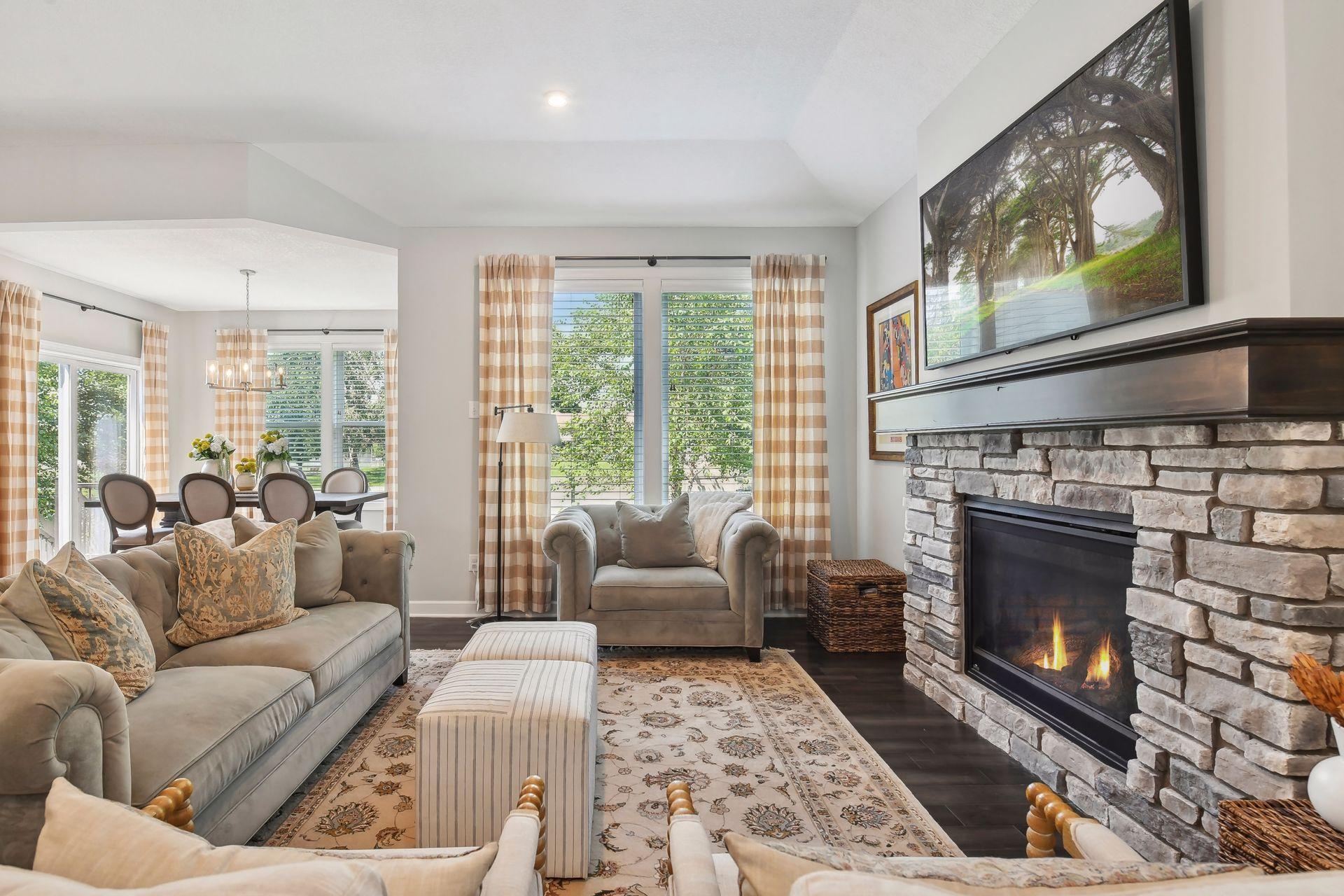 4585 Alvarado Lane N