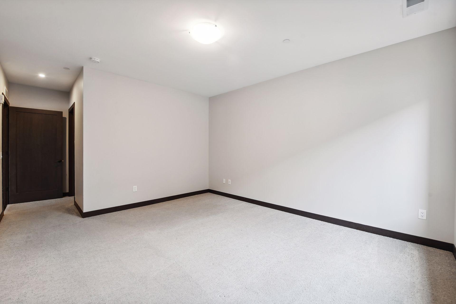 253 Lake Street E Unit: 302