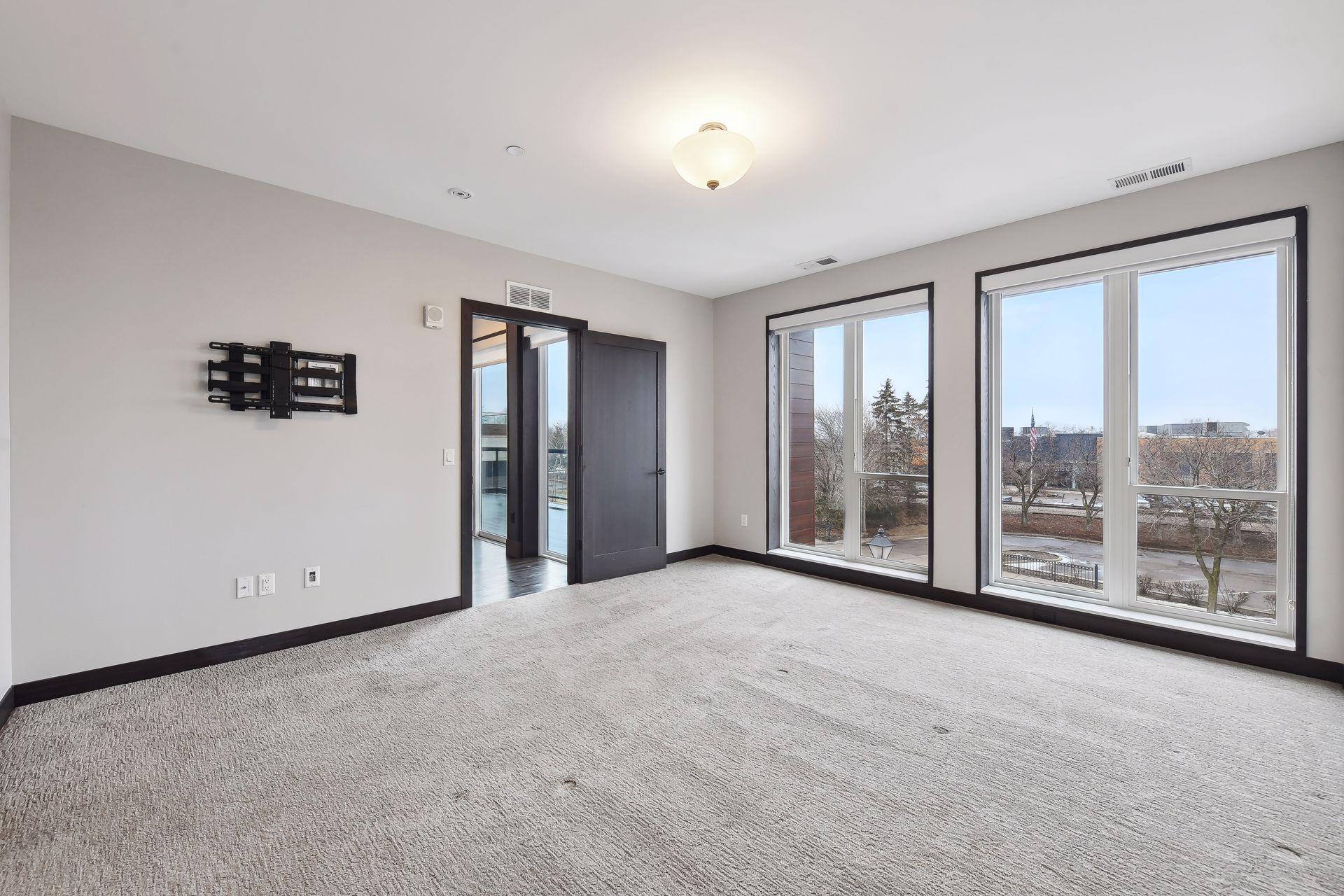 253 Lake Street E Unit: 302