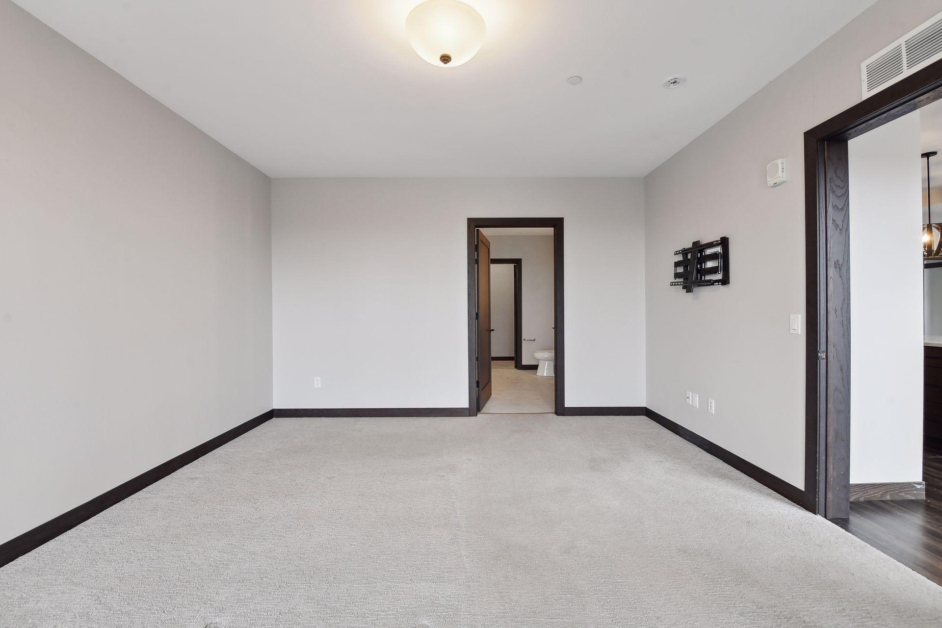 253 Lake Street E Unit: 302