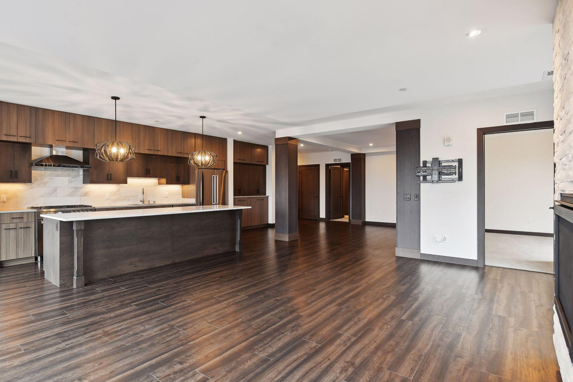 253 Lake Street E Unit: 302