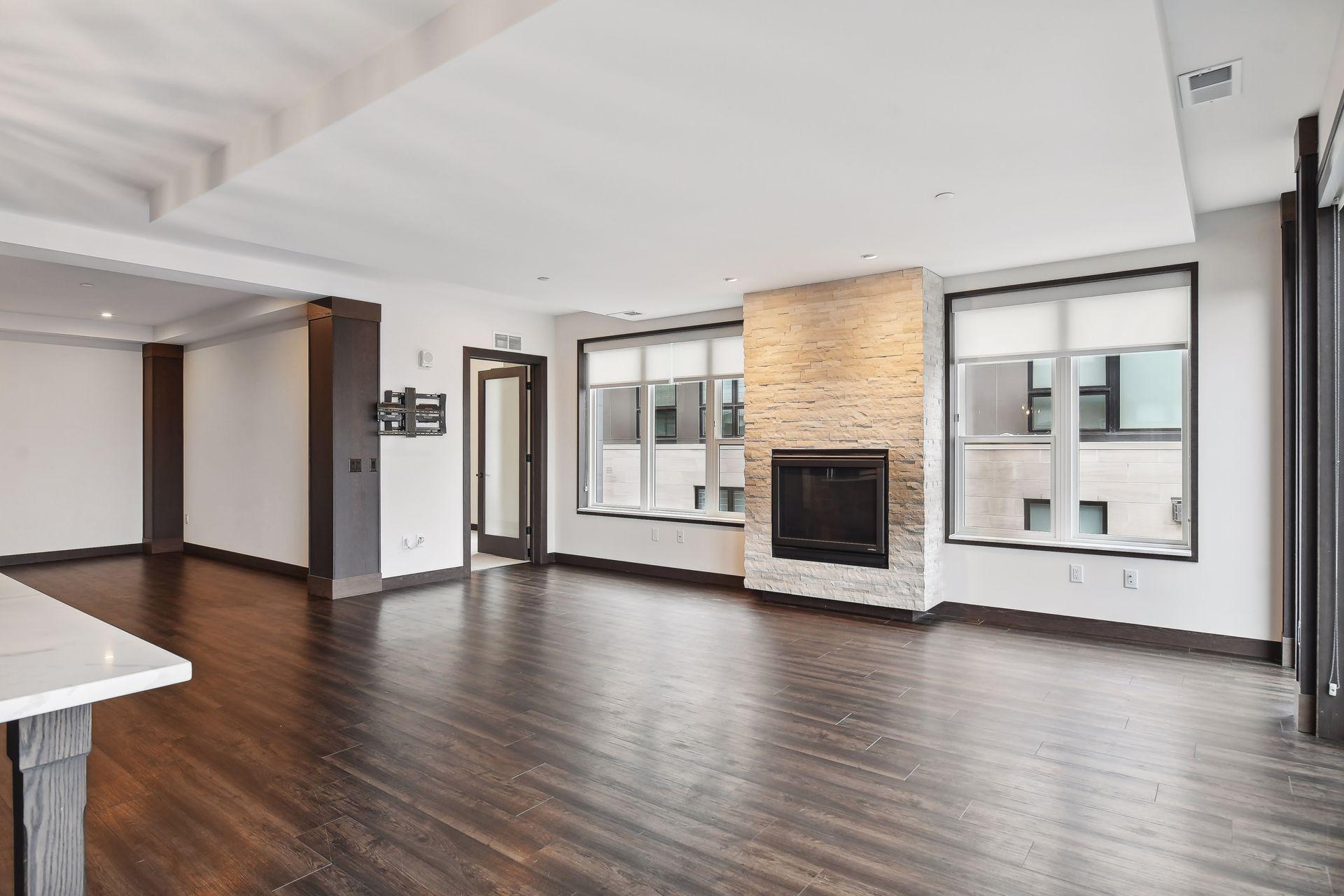 253 Lake Street E Unit: 302